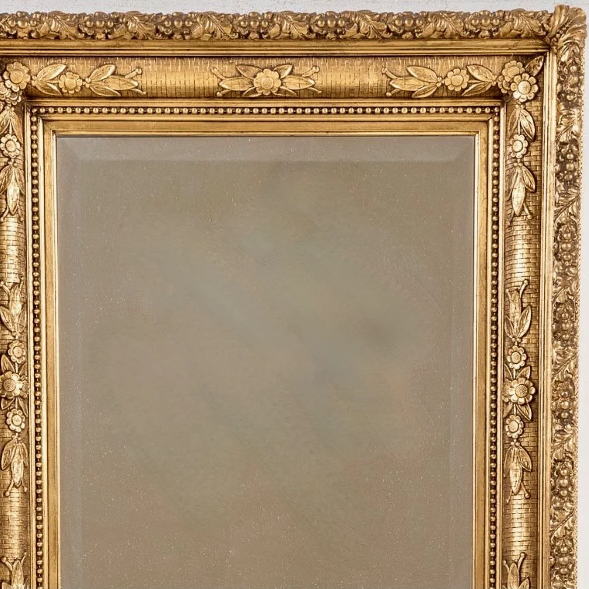 Large-English-Gilded-Wall-Mirror-With-Flowers And Basketweave Composition (2)