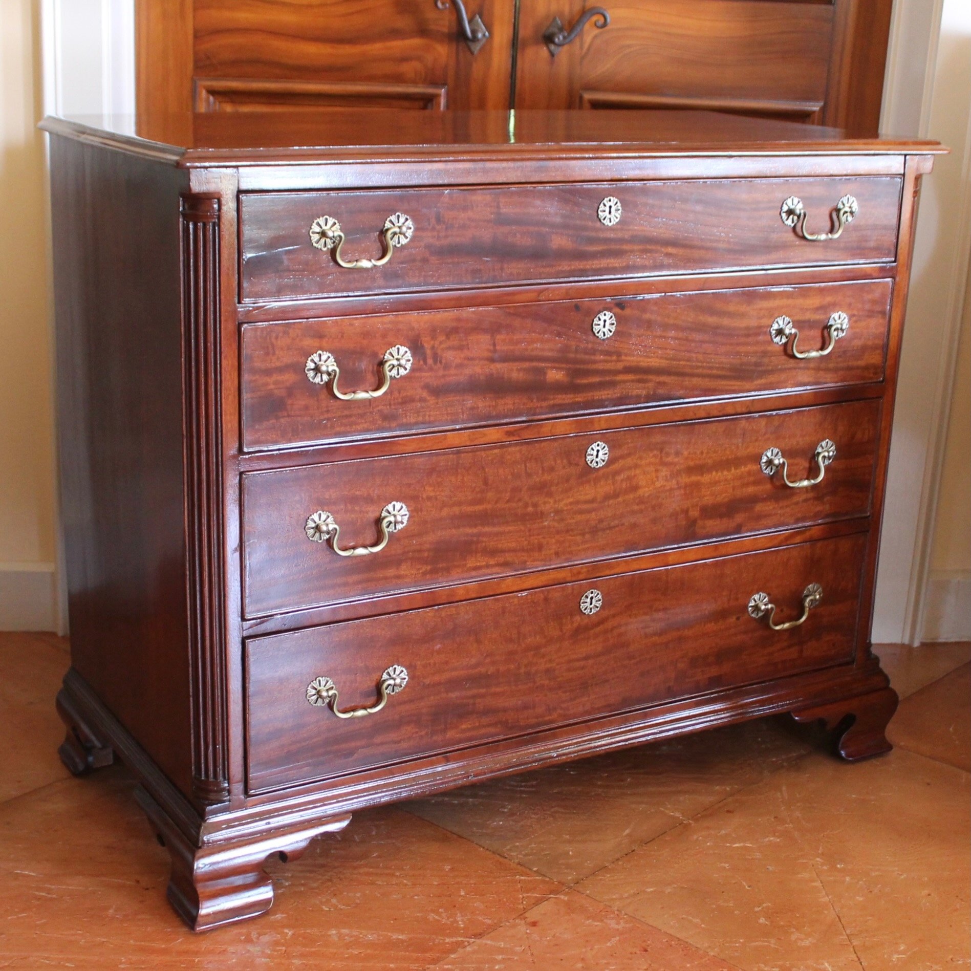 philadelphia-chippendale-figured-mahogany-chest-of-drawers (4)