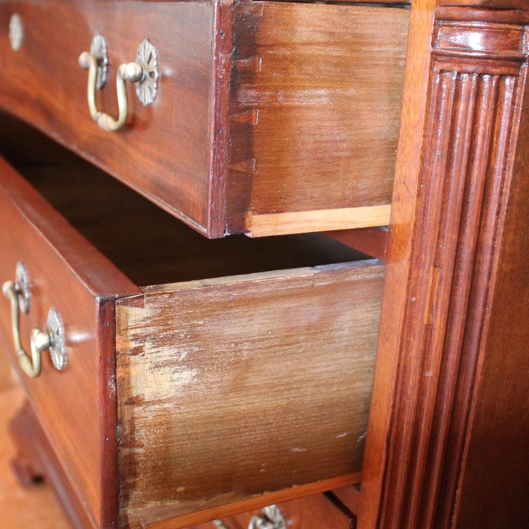 philadelphia-chippendale-figured-mahogany-chest-of-drawers (14)-detail