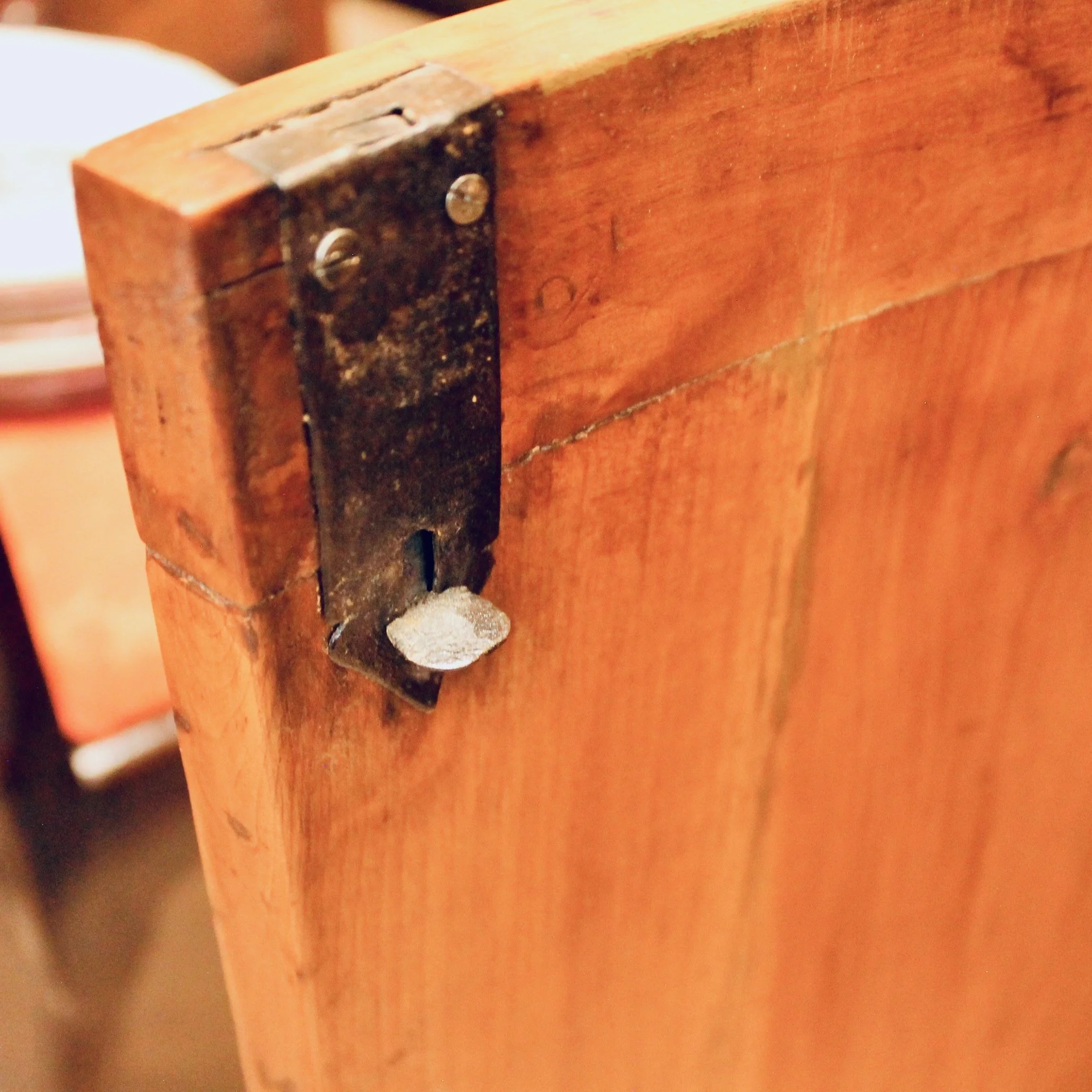 Pair-of-antique-Continental-Fruitwood-Corner-Cabinets-with-Marquetry (15)-detail