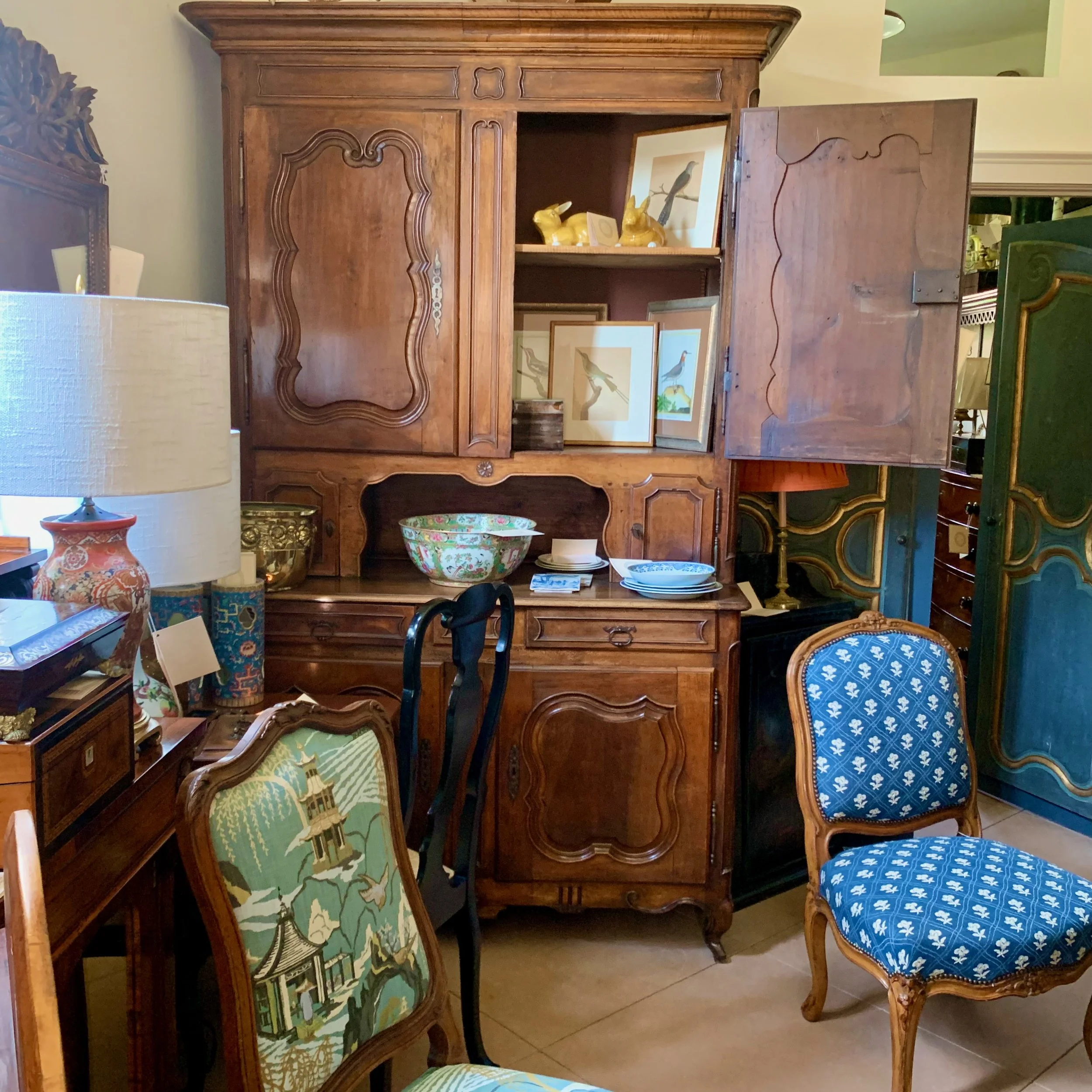 French-Provincial-Walnut-Buffet-à Deux-Corps-Early-19th-Century (4)