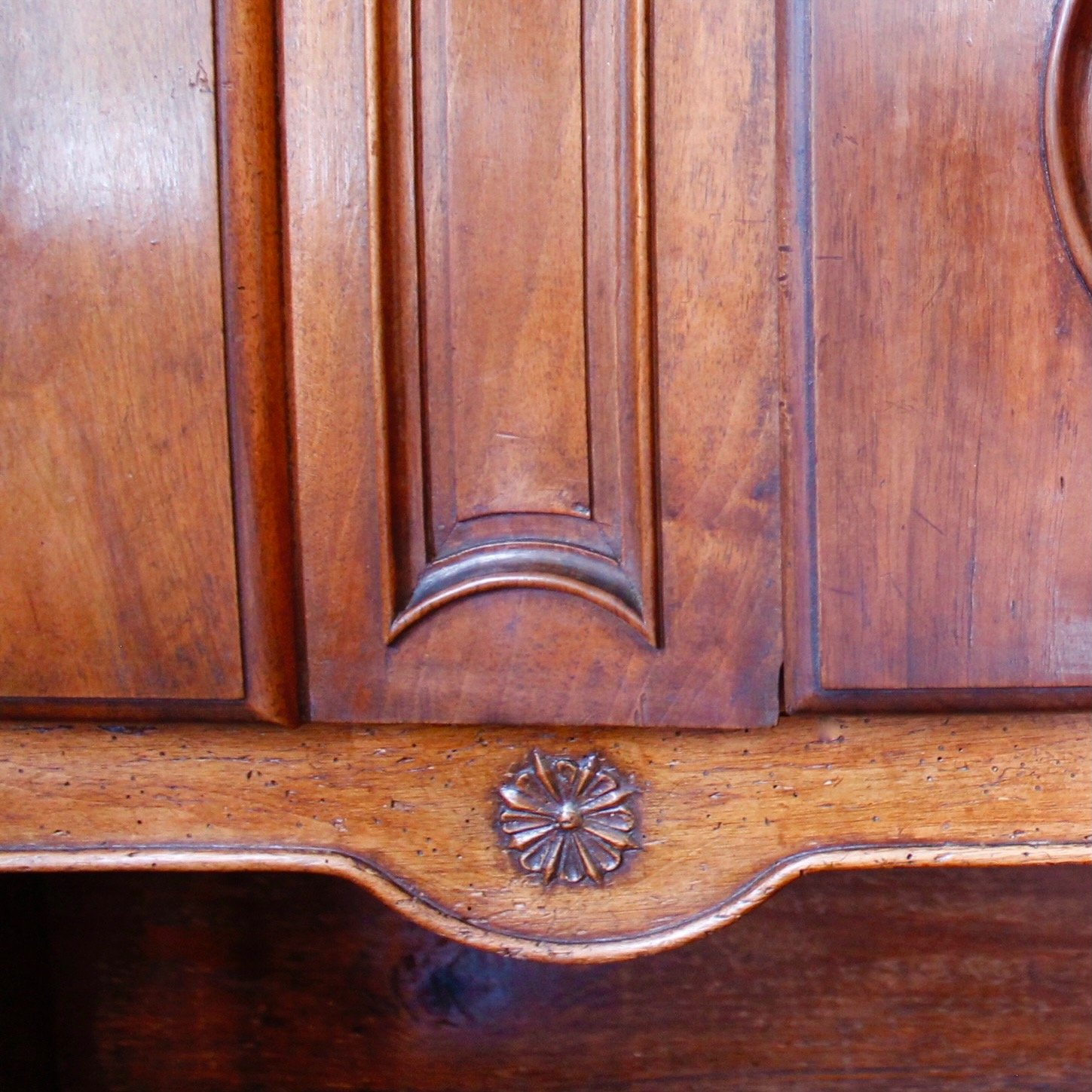 French-Provincial-Walnut-Buffet-à Deux-Corps-Early-19th-Century (8)-front