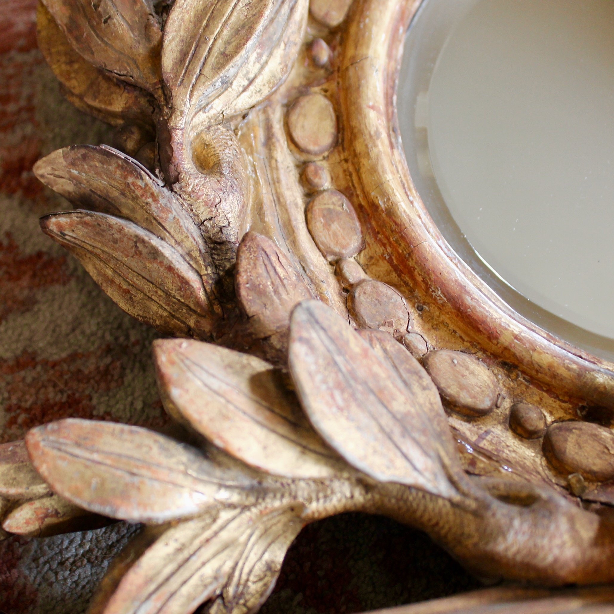 Italian-Giltwood-Neoclassical-Mirror-With-Laurel-Crest (5)-detail