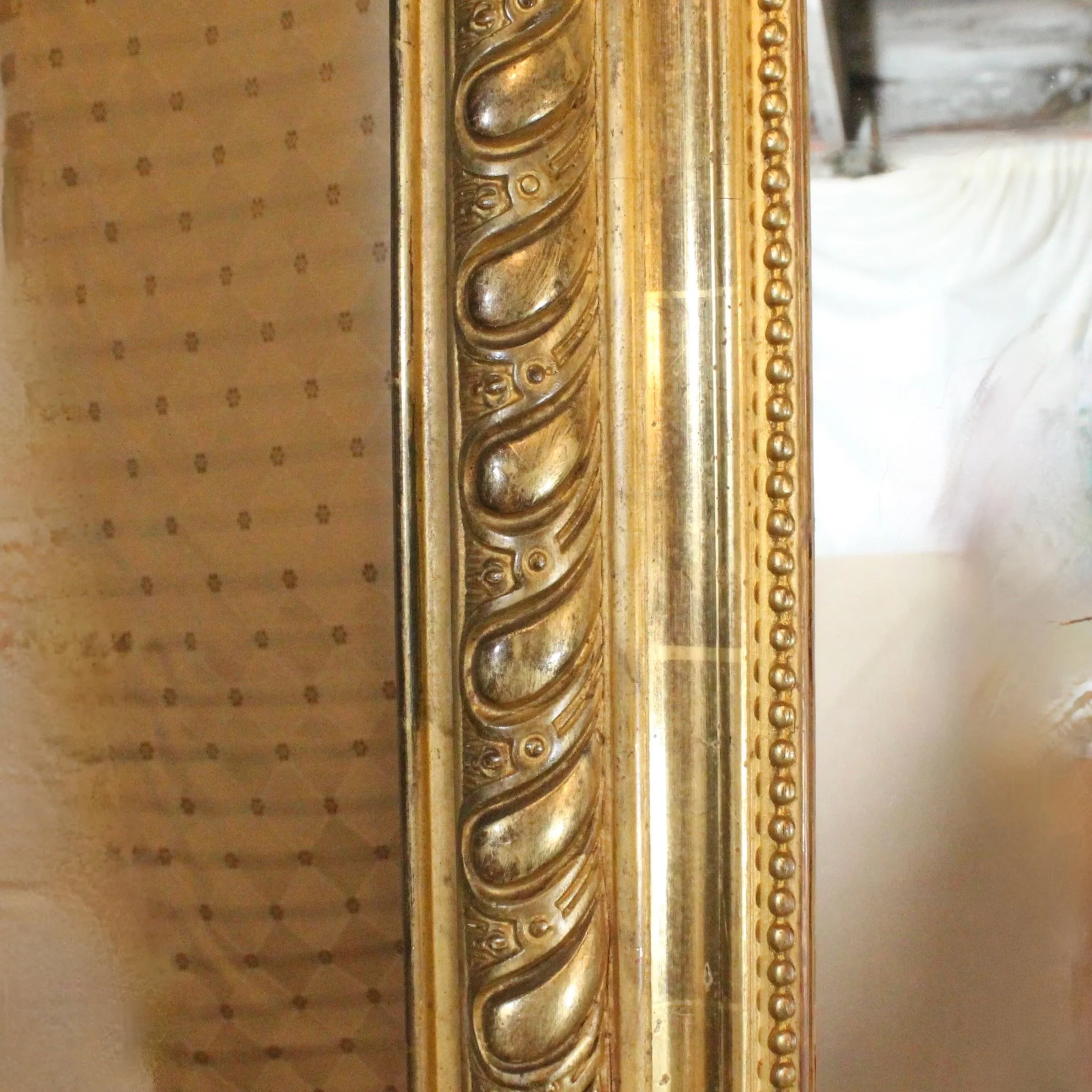 Louis-Phillipe-Giltwood-Camel-Back-Rococo-Crested-Pier-Mirror (13)-detail