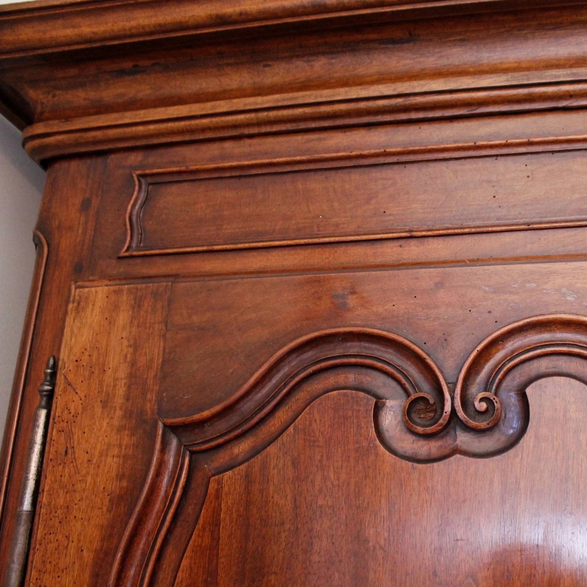French-Provincial-Walnut-Buffet-à Deux-Corps-Early-19th-Century (6)