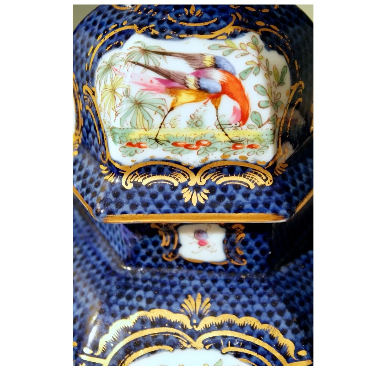 “Chelsea-Bird’-Pattern-Garniture-of-Antique-English-Porcelain (3)