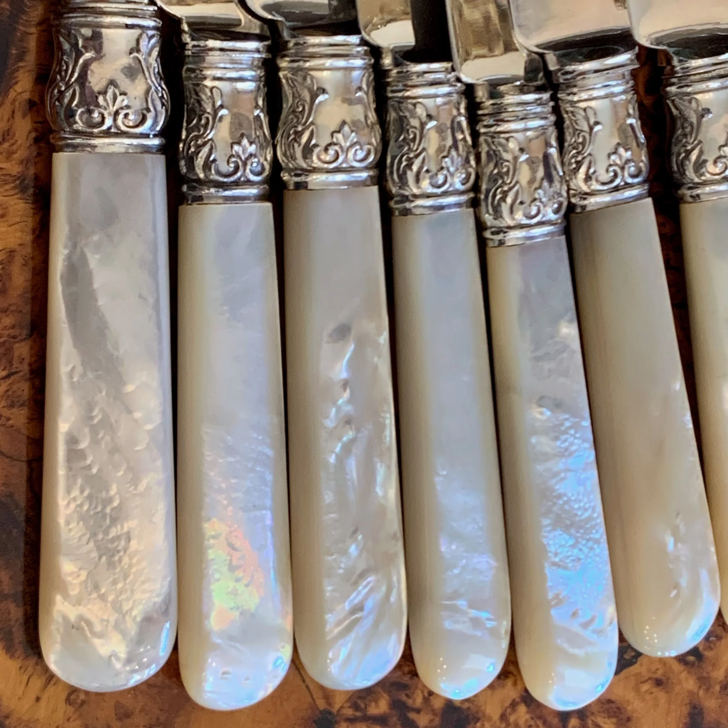 Meriden-Sterling-Silver-&-Mother-of-Pearl-Knives-Set-of-12 (6).jpeg
