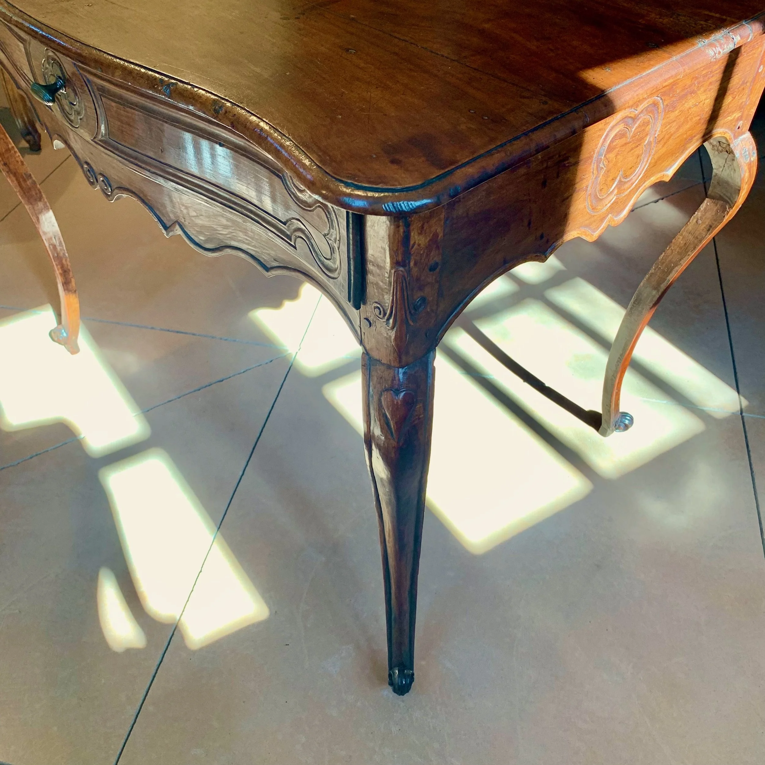 French-Provincial-Louis-XV-Period-Carved-Walnut-Writing-Table-Side-Table-corner