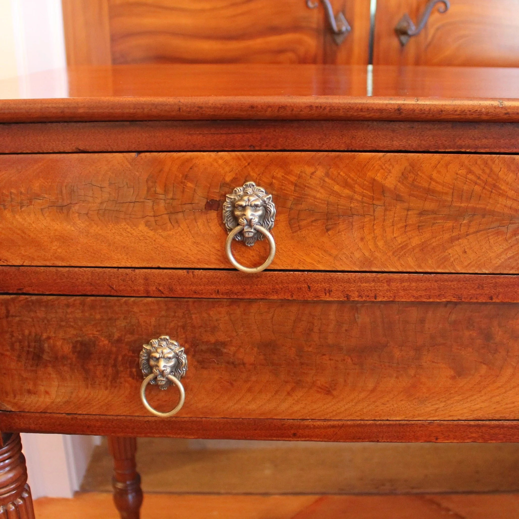 American-New-England-Sheraton-Serving-Table-detail