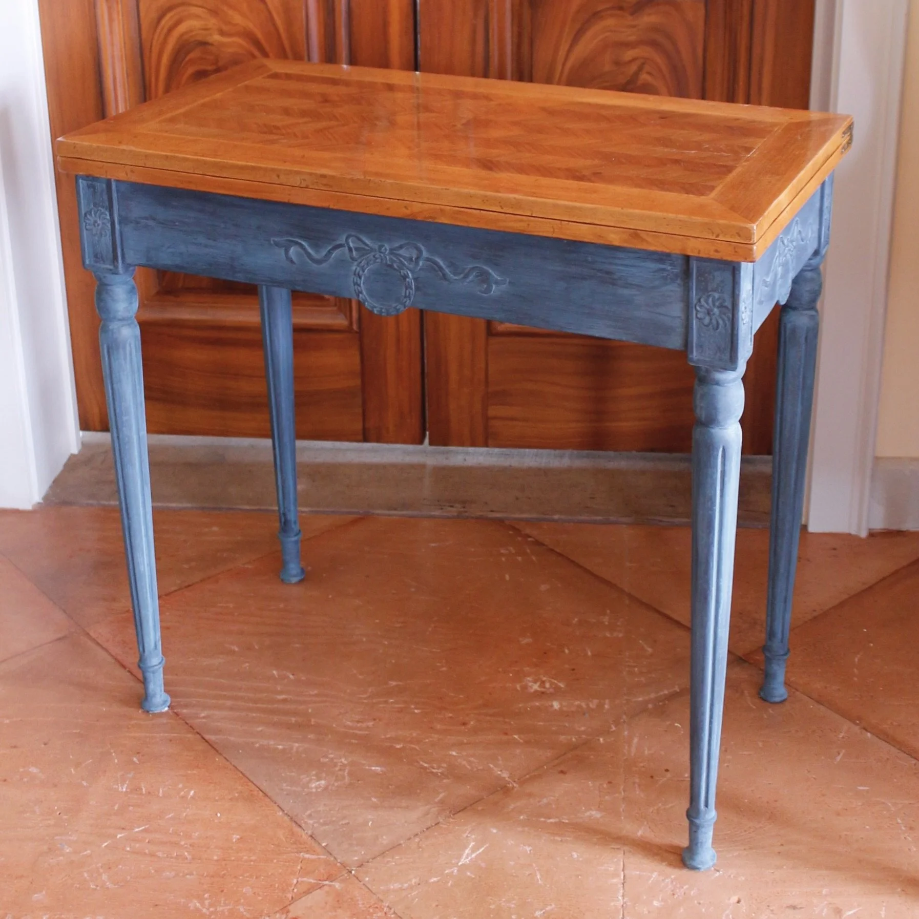 Italian Mid-Century Neoclassical Style Small Console Table / Game Table