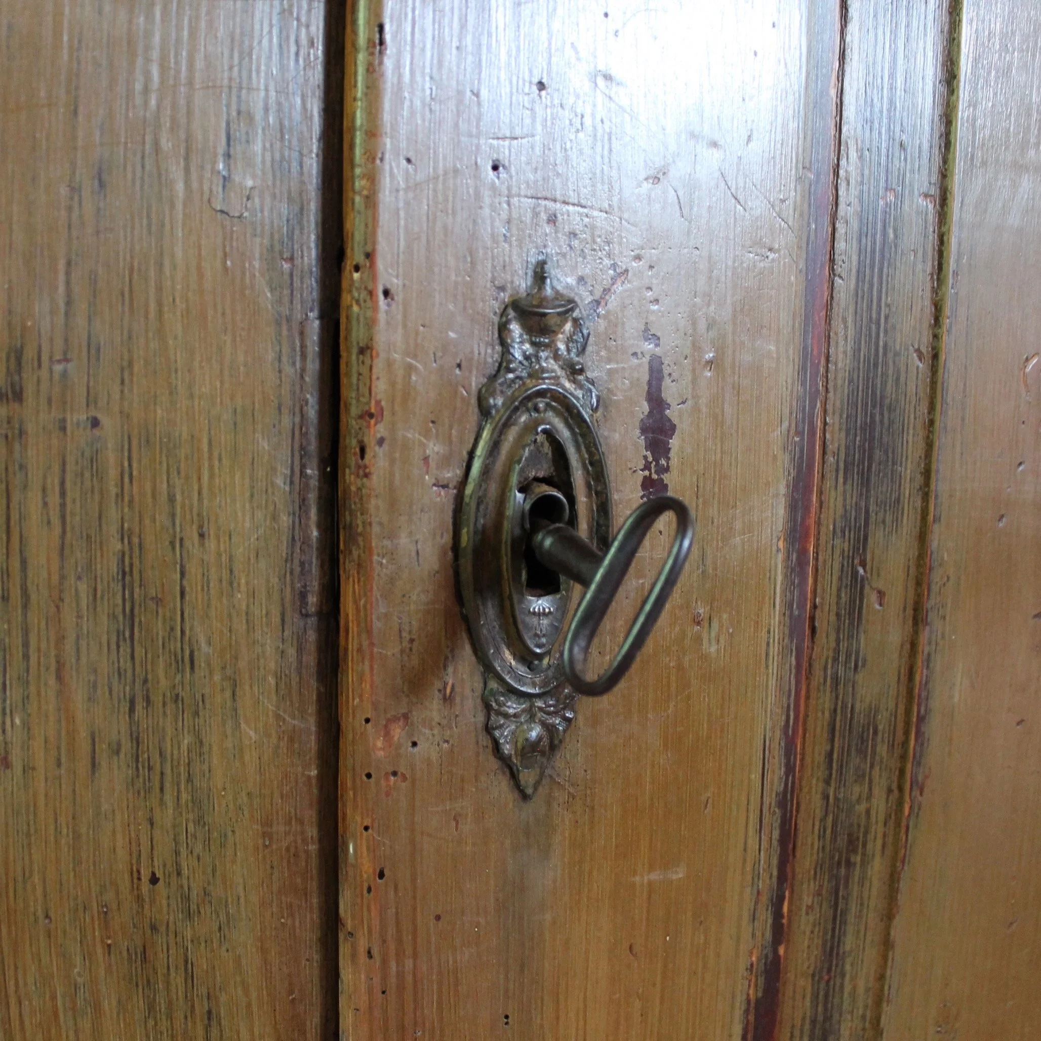 antique-swedish-painted-cupboard-19th-century (7)-detail
