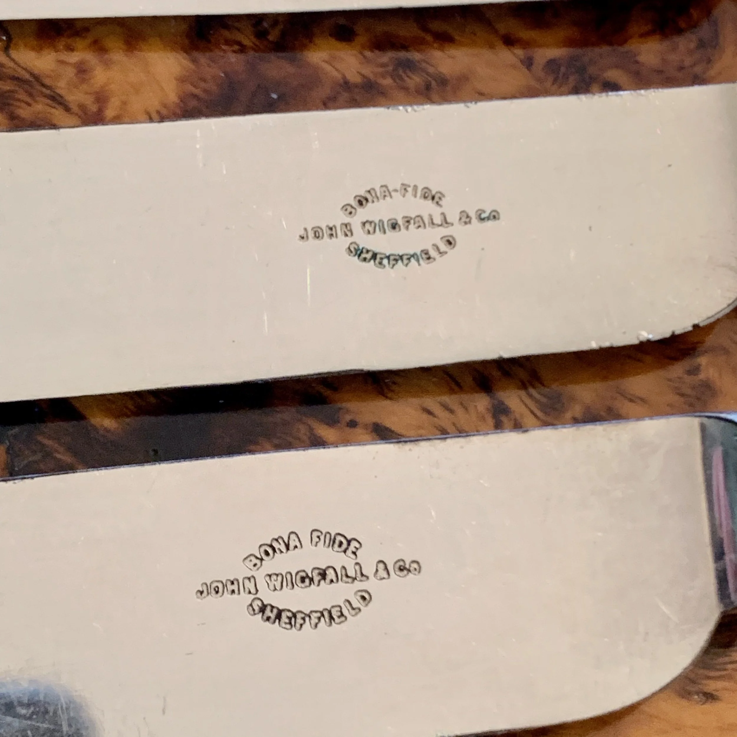 John-Wigfall-English-Silver-&-Mother-of-Pearl-Knives (7).jpeg