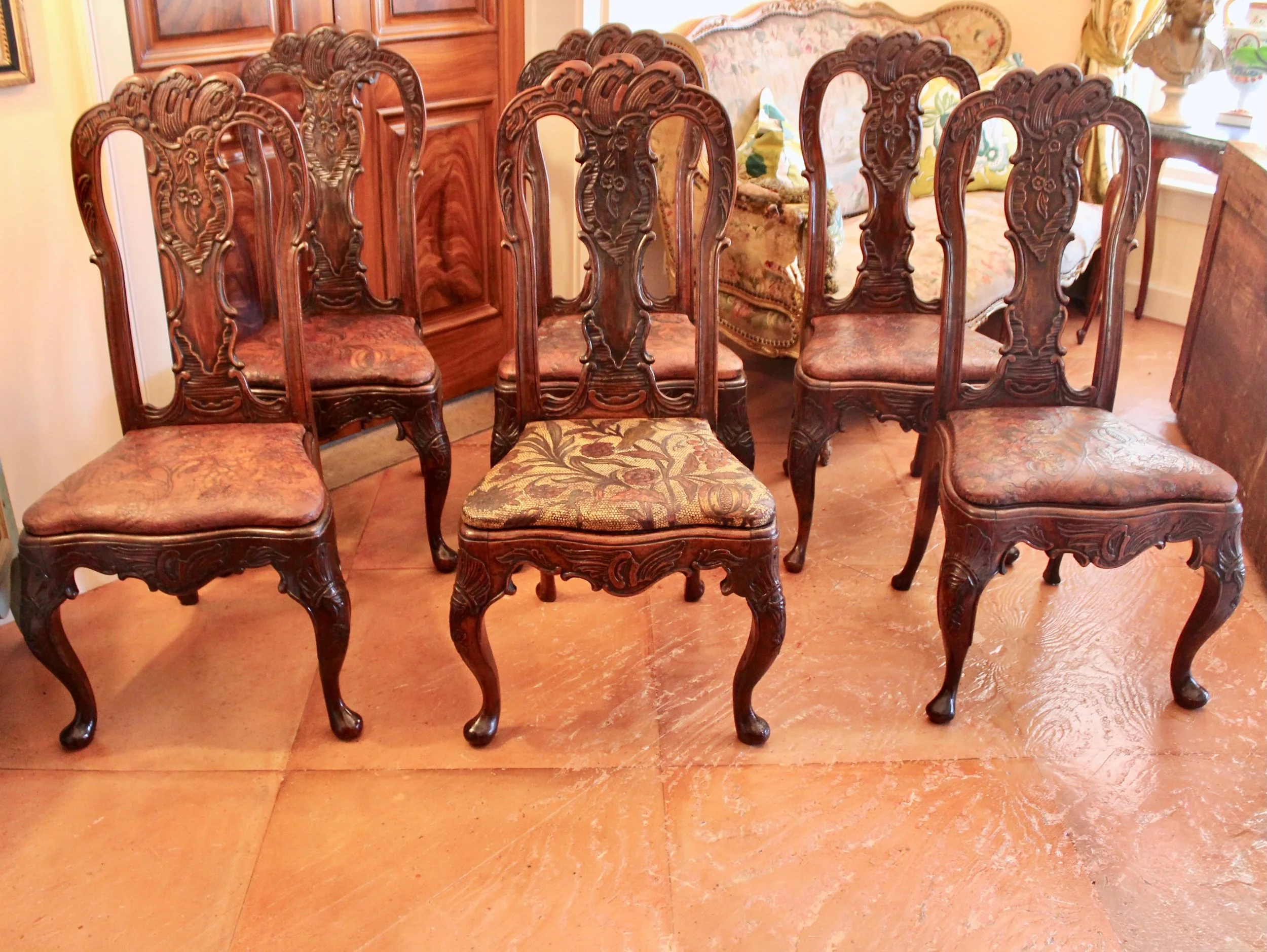 Set-of-Six-Portuguese-or-Spanish-Rococo-Dining-Chairs-18th-Century (2)