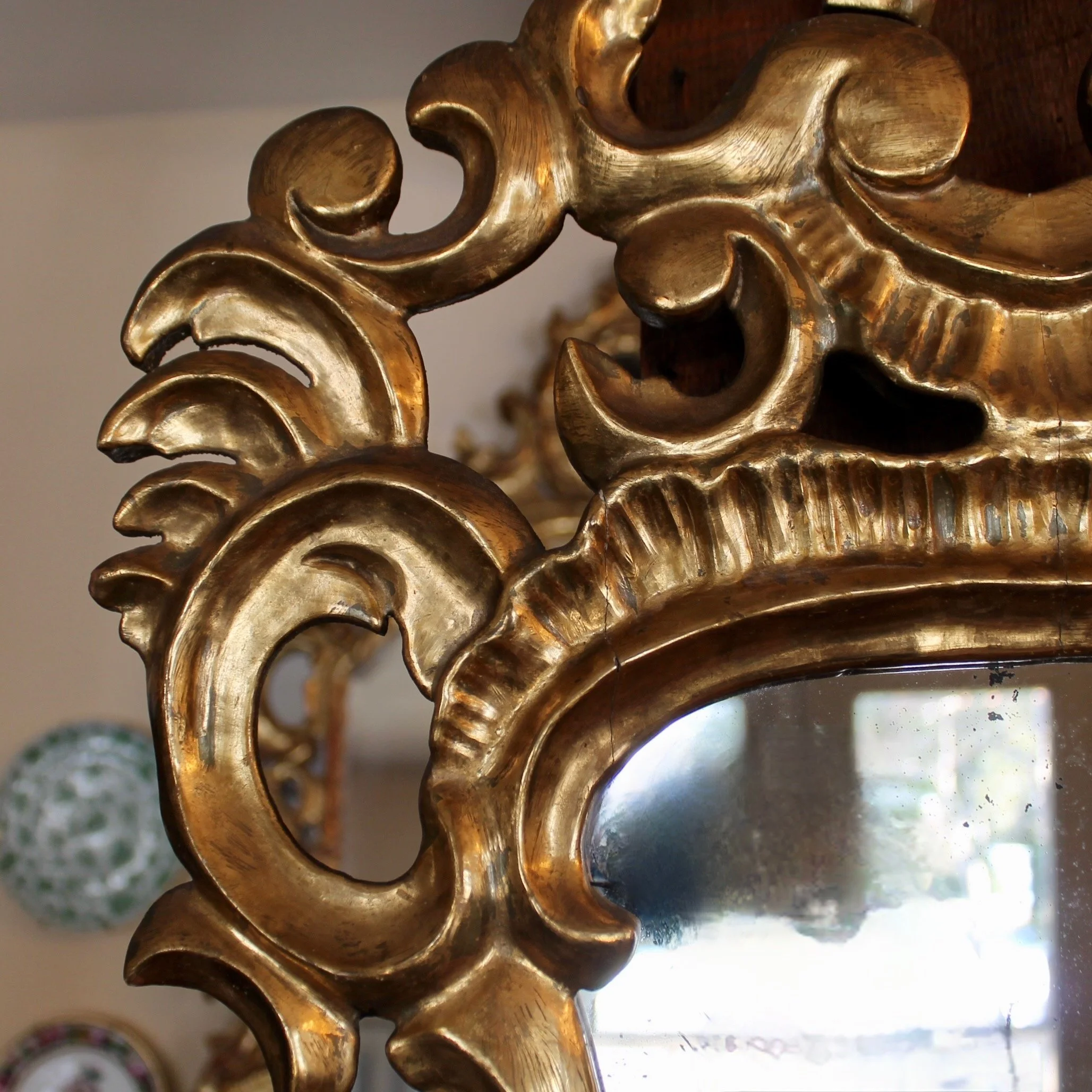 Small-Italian-Giltwood-Carved-Baroque-Style-Mirror (4)-detail