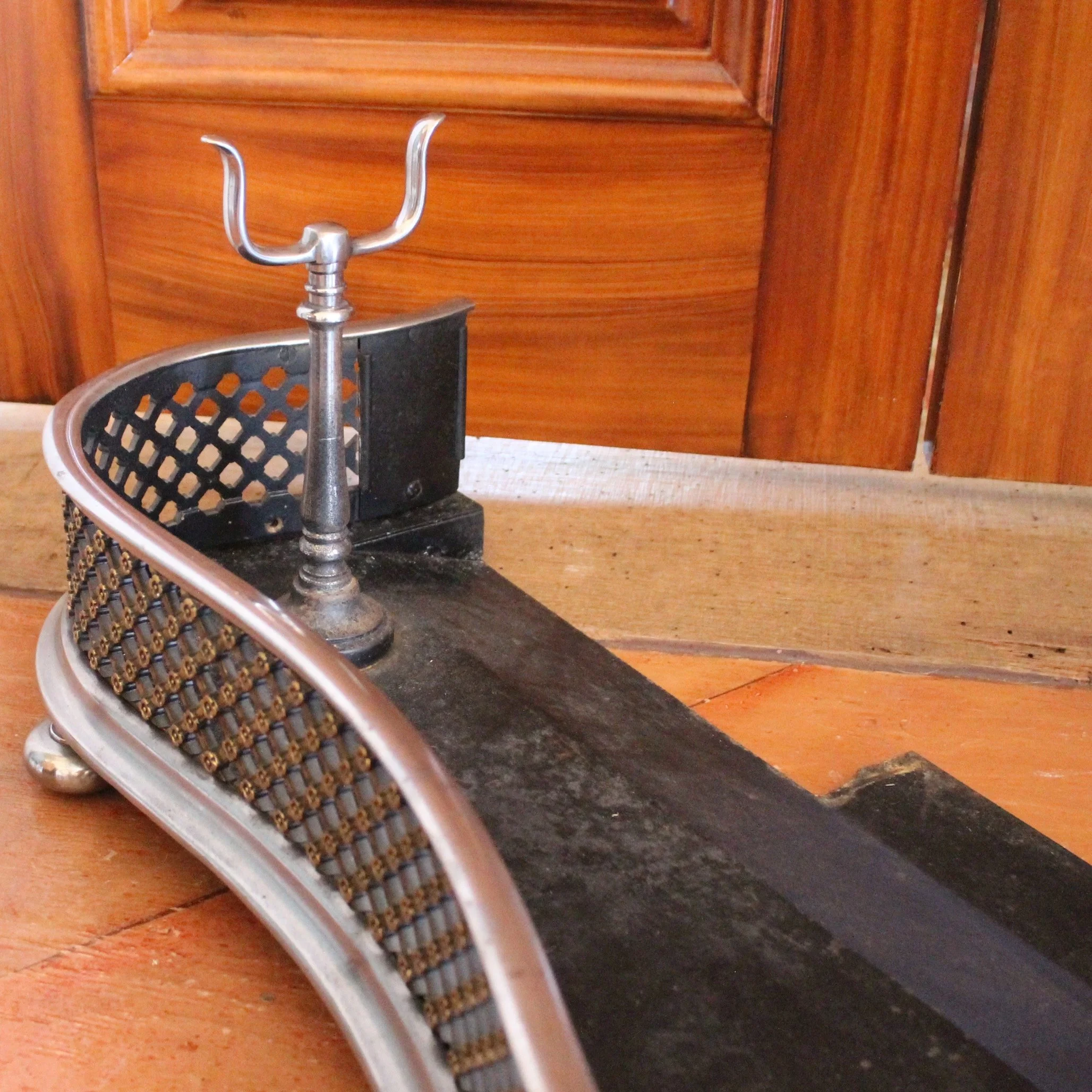 Antique-English-Polished-Steel-and-Brass-Fretwork-Fender (11)