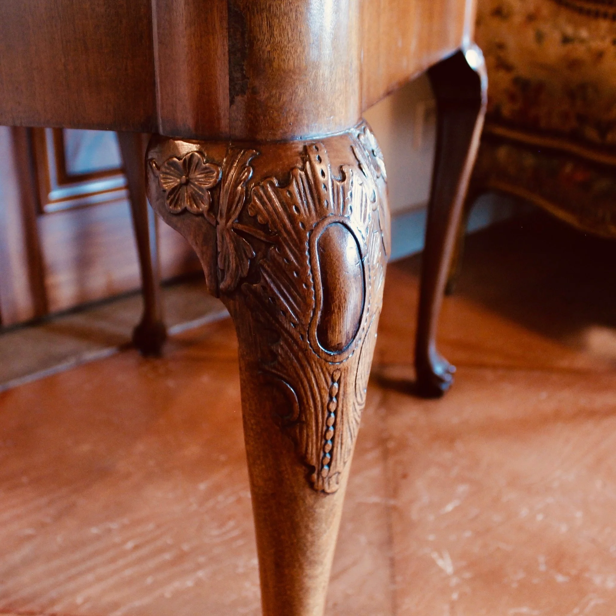 Georgian-Carved-Center-Table-Console-Table-With-Hairy-Paw-Feet (10)