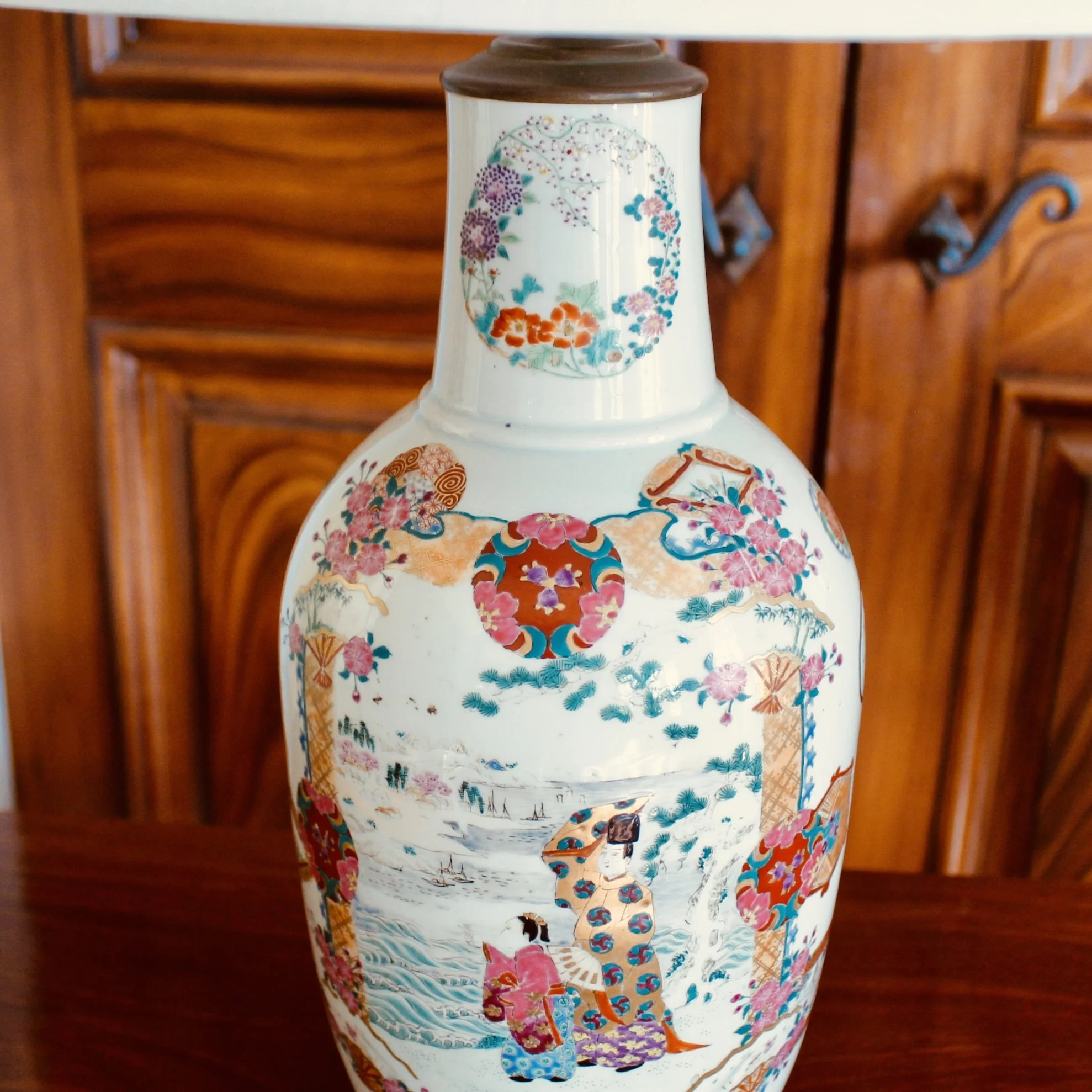 Kakiemon Famille Rose Porcelain Japanese Vase Lamp