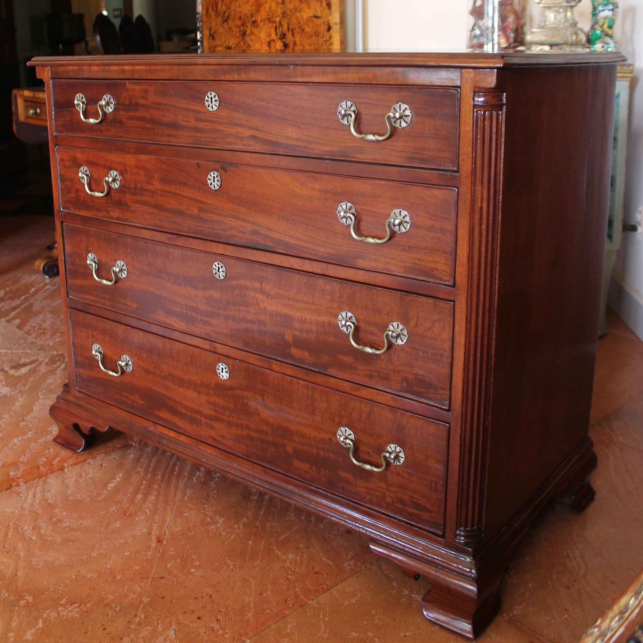 philadelphia-chippendale-figured-mahogany-chest-of-drawers (1)
