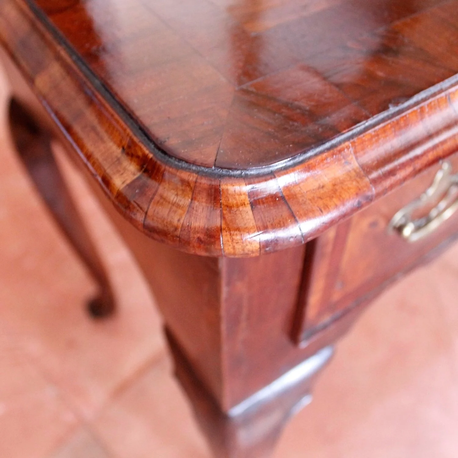 Early-George-Georgian-II-Period-Inlaid-Walnut-Lowboy-Side-Table-top