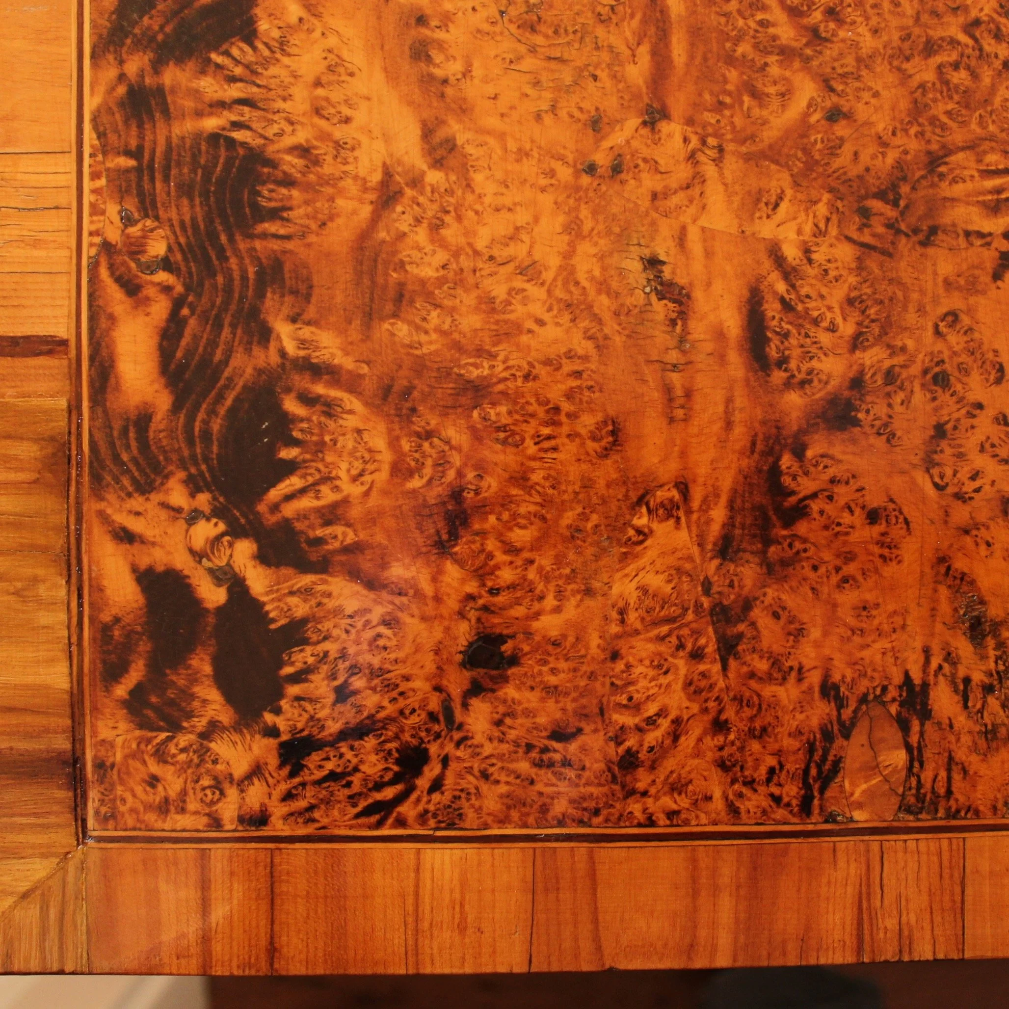 Swedish-Burl-Wood-Square-Tilt-Top-Table-Late -18th-Early-19th-Century (7))-detail