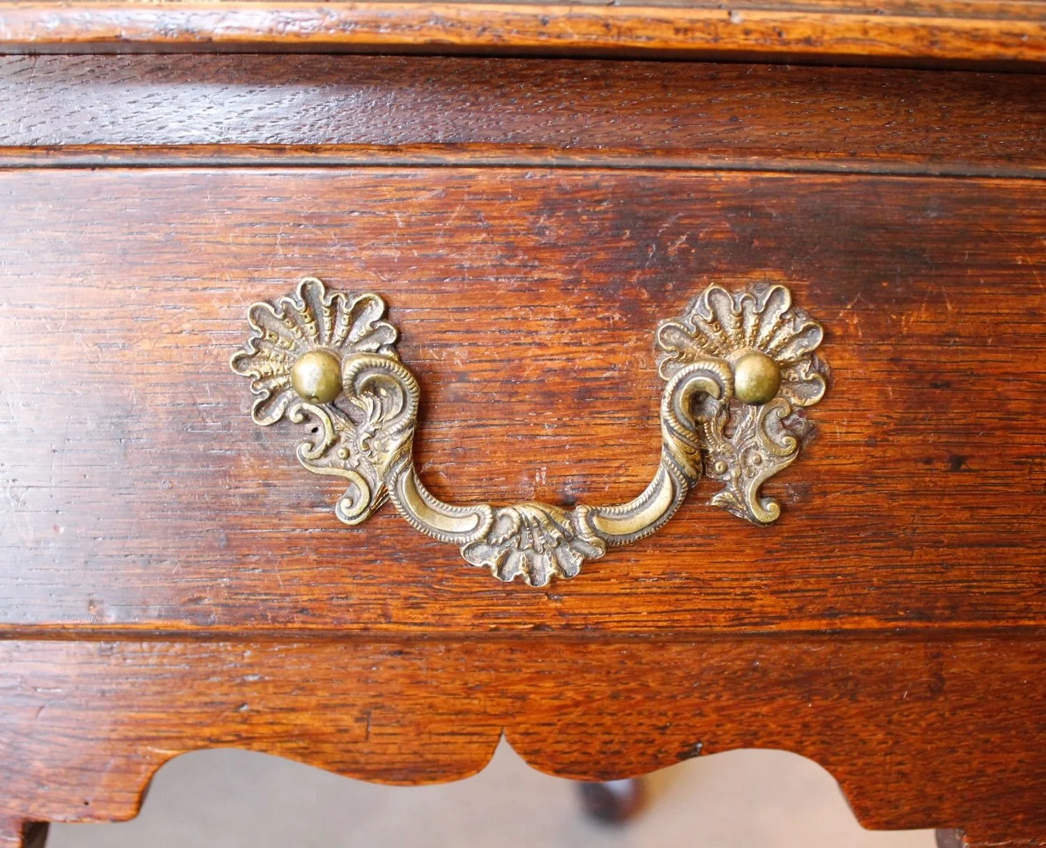 English-Country-Oak-George-II-Georgian-Lowboy (8)-hardware