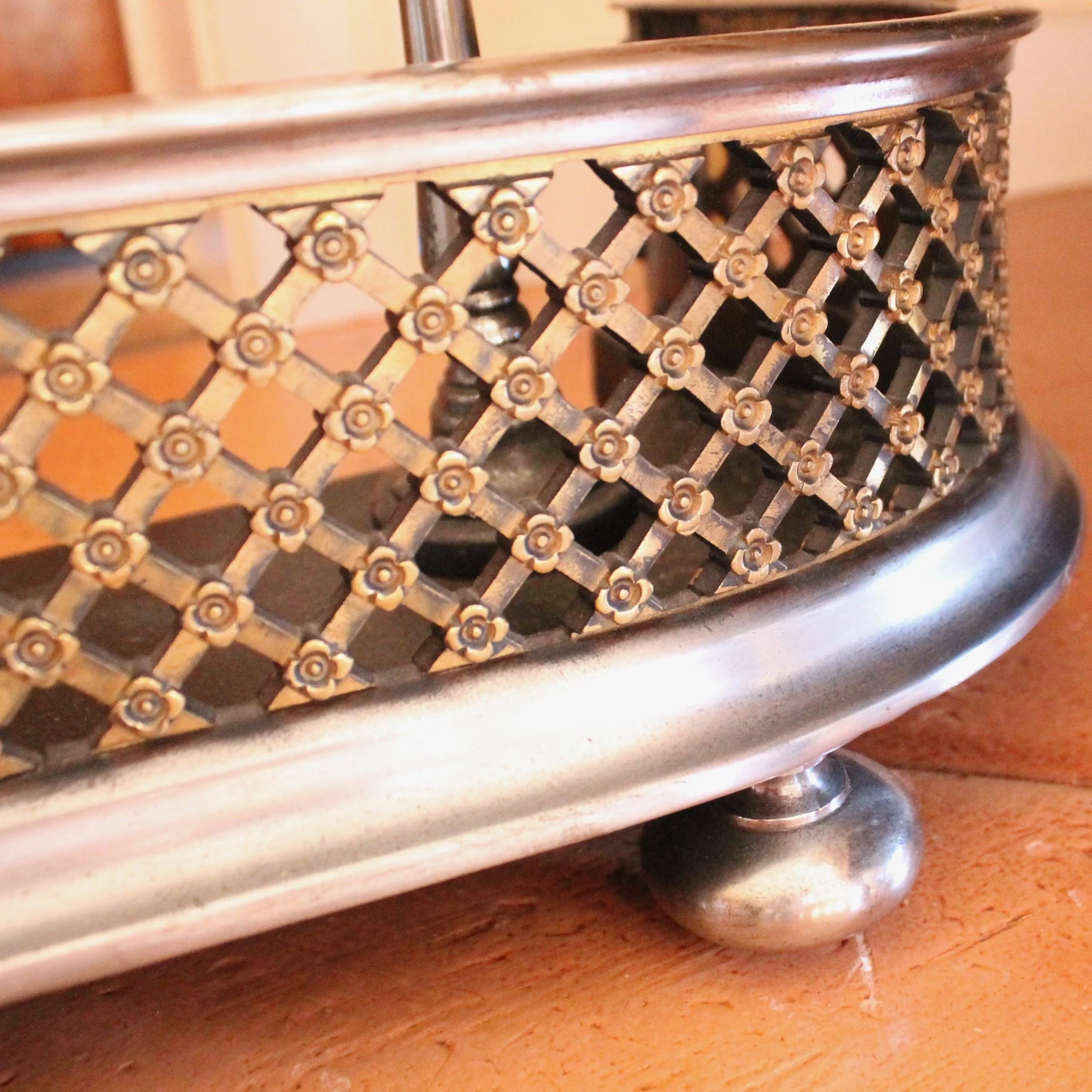 Antique-English-Polished-Steel-and-Brass-Fretwork-Fender (6)-detail