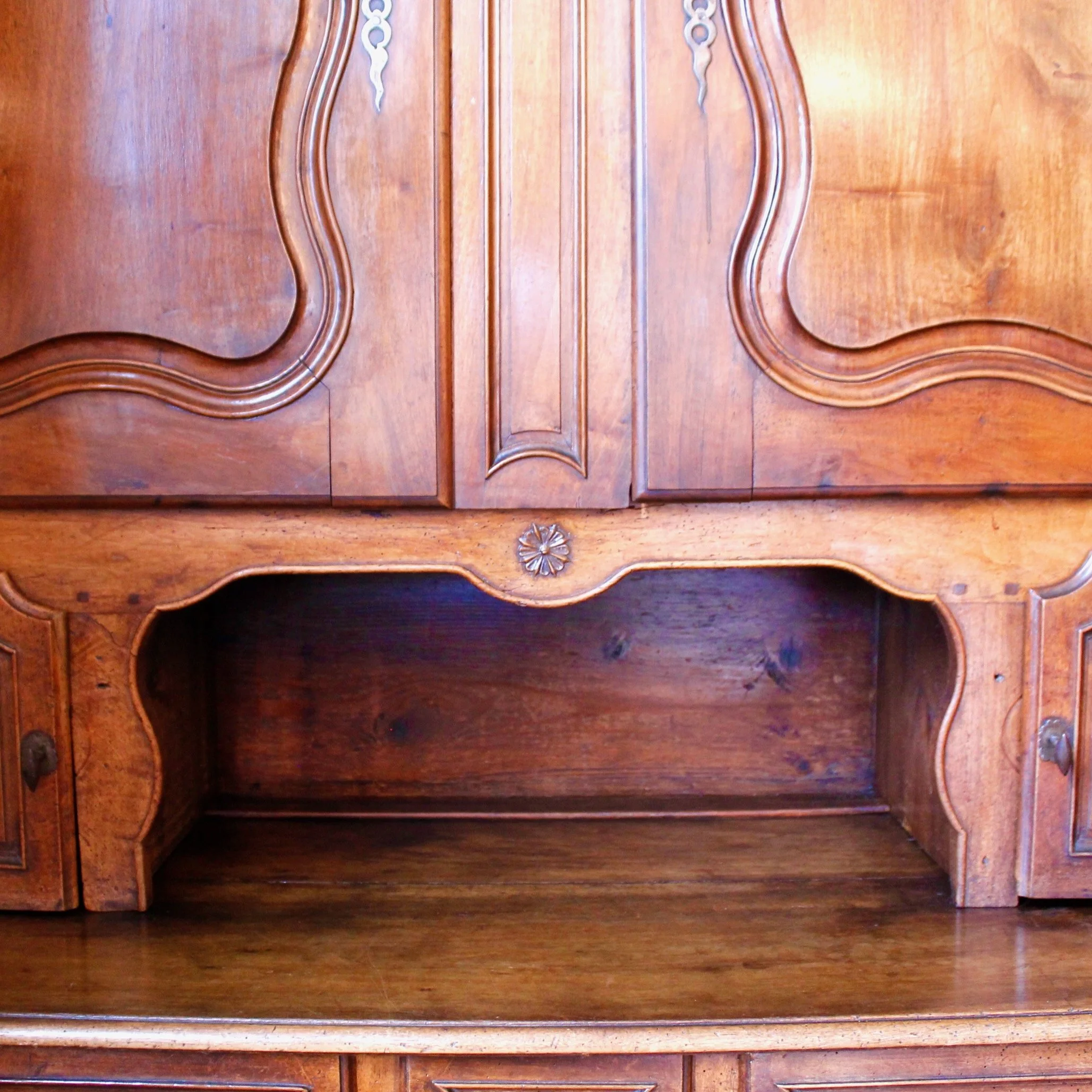French-Provincial-Walnut-Buffet-à Deux-Corps-Early-19th-Century (7)-front