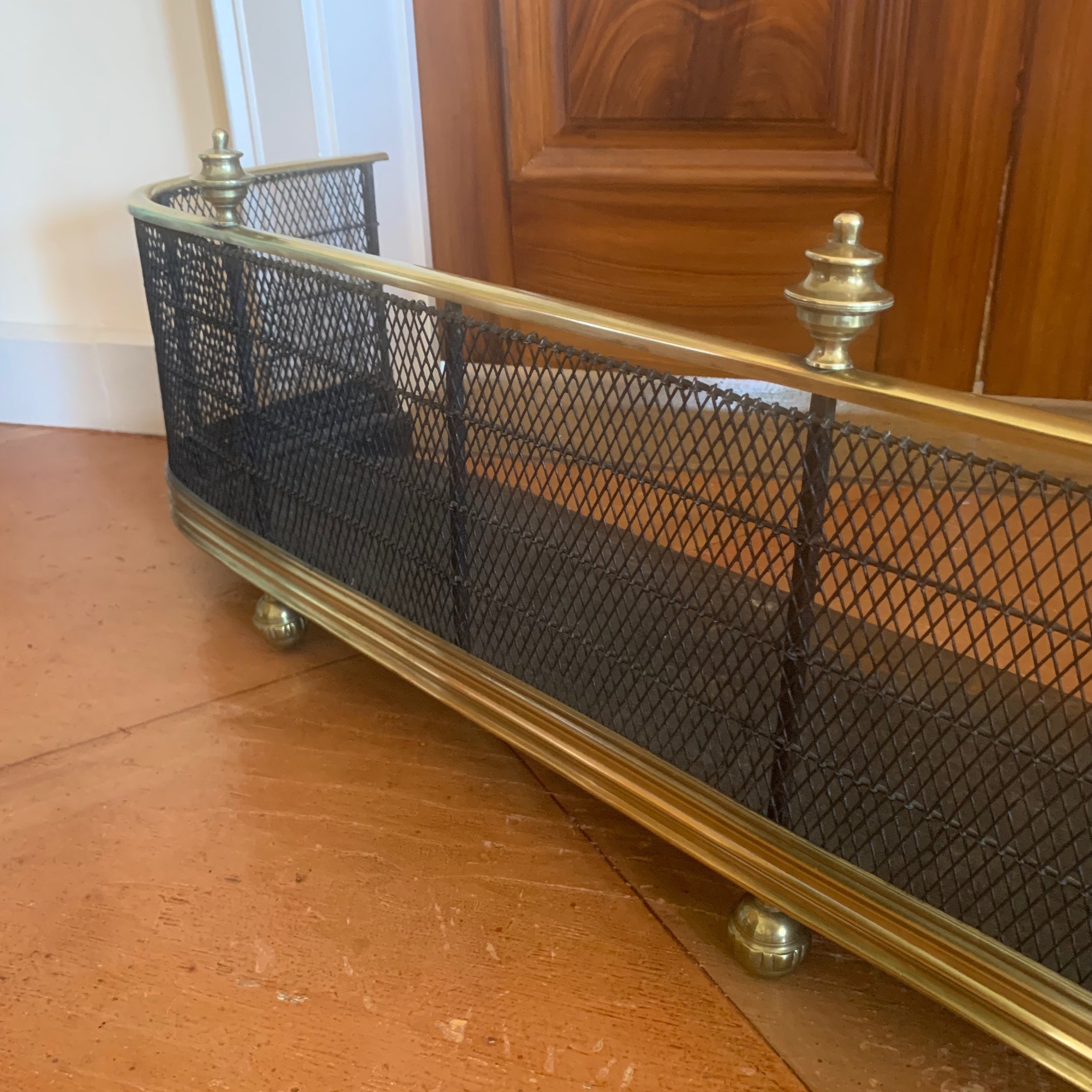 Antique-English-Brass-and-Wirework-Fender (3)