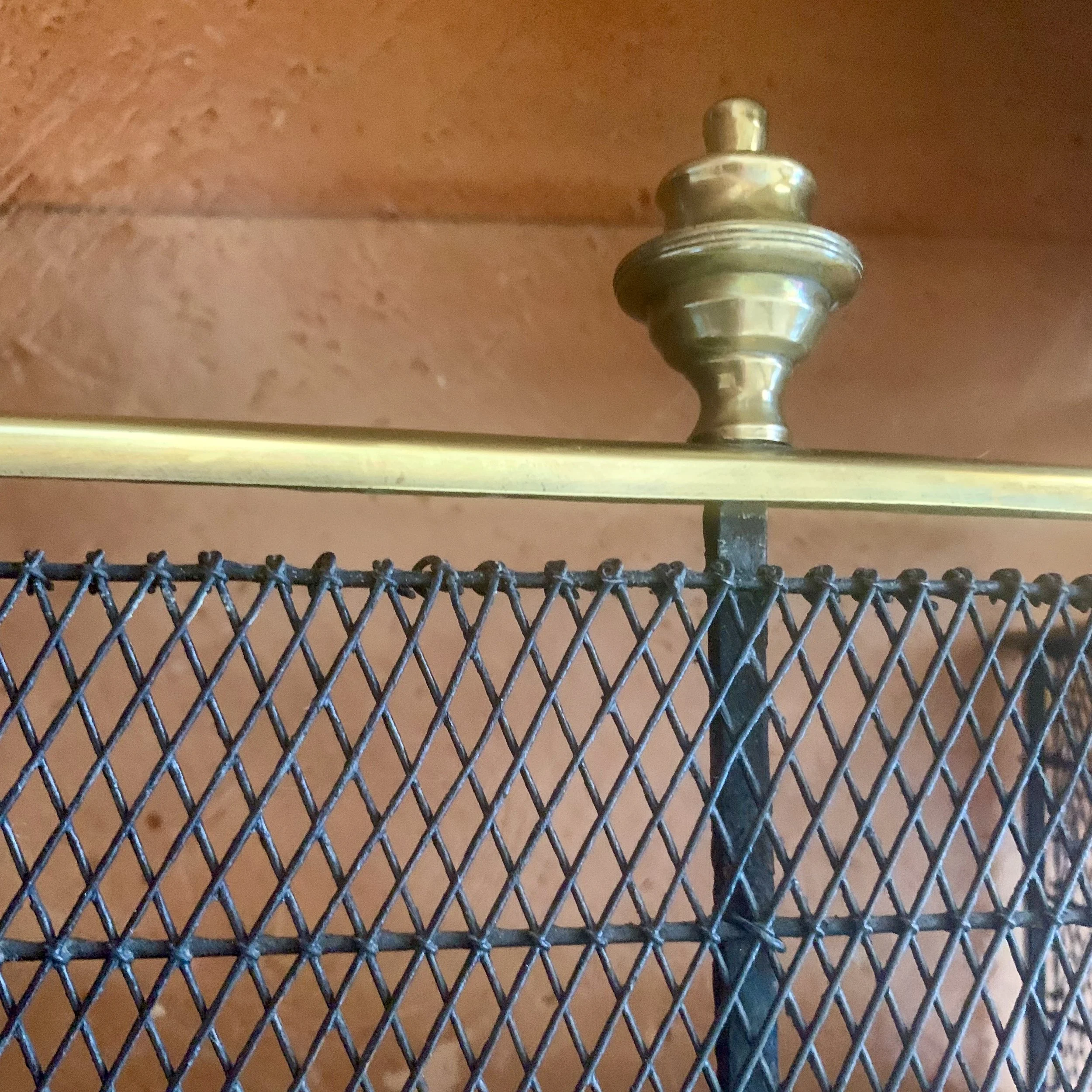 Antique-English-Brass-and-Wirework-Fender (10)-detail