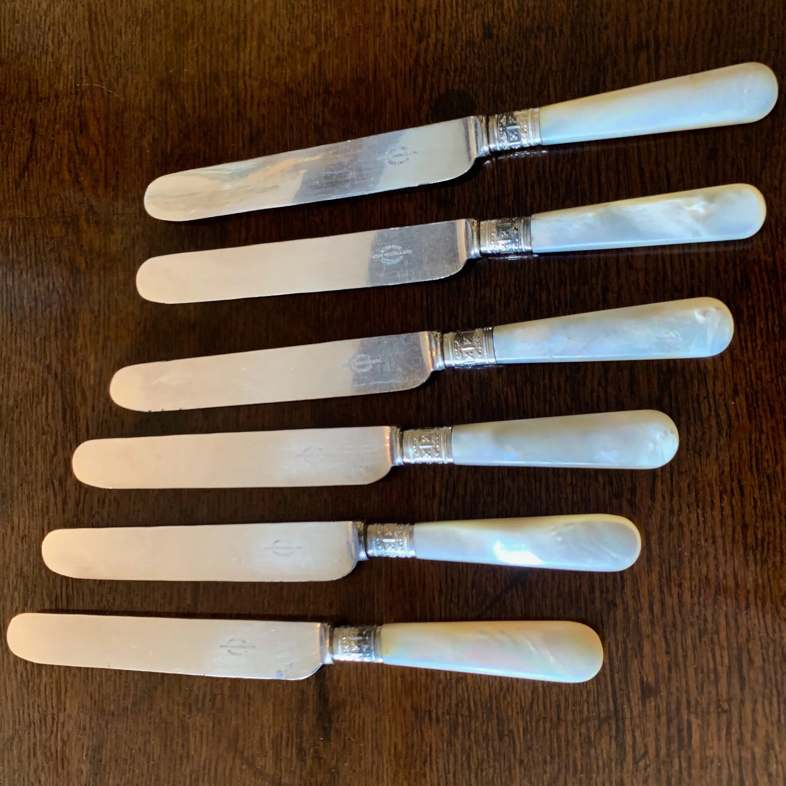 John-Wigfall-English-Silver-&-Mother-of-Pearl-Knives (2).jpeg
