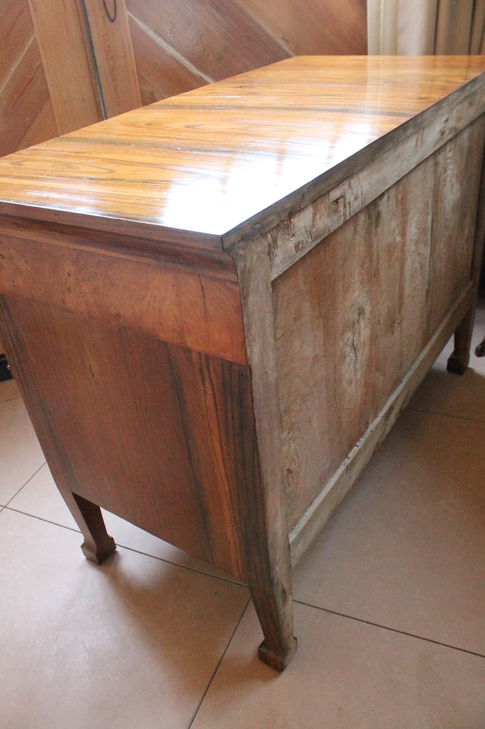 antique-Italian-Neoclassical-Commode-with-Fancy-Brass-hardware (16)