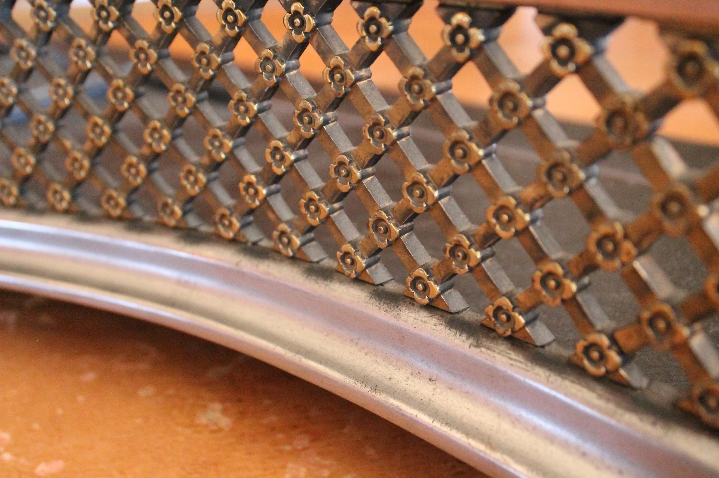 Antique-English-Polished-Steel-and-Brass-Fretwork-Fender (9)-detail