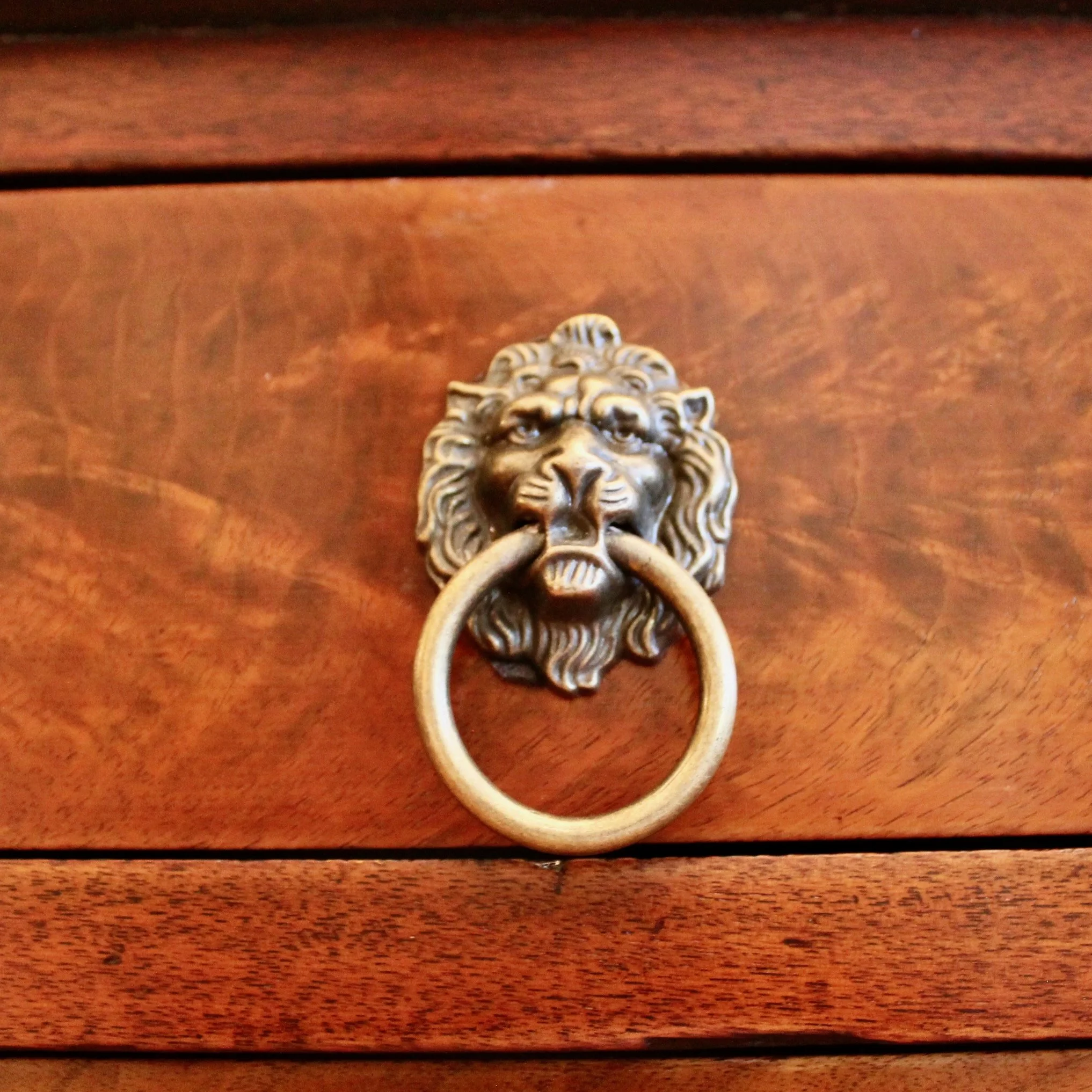American-New-England-Sheraton-Serving-Table-detail