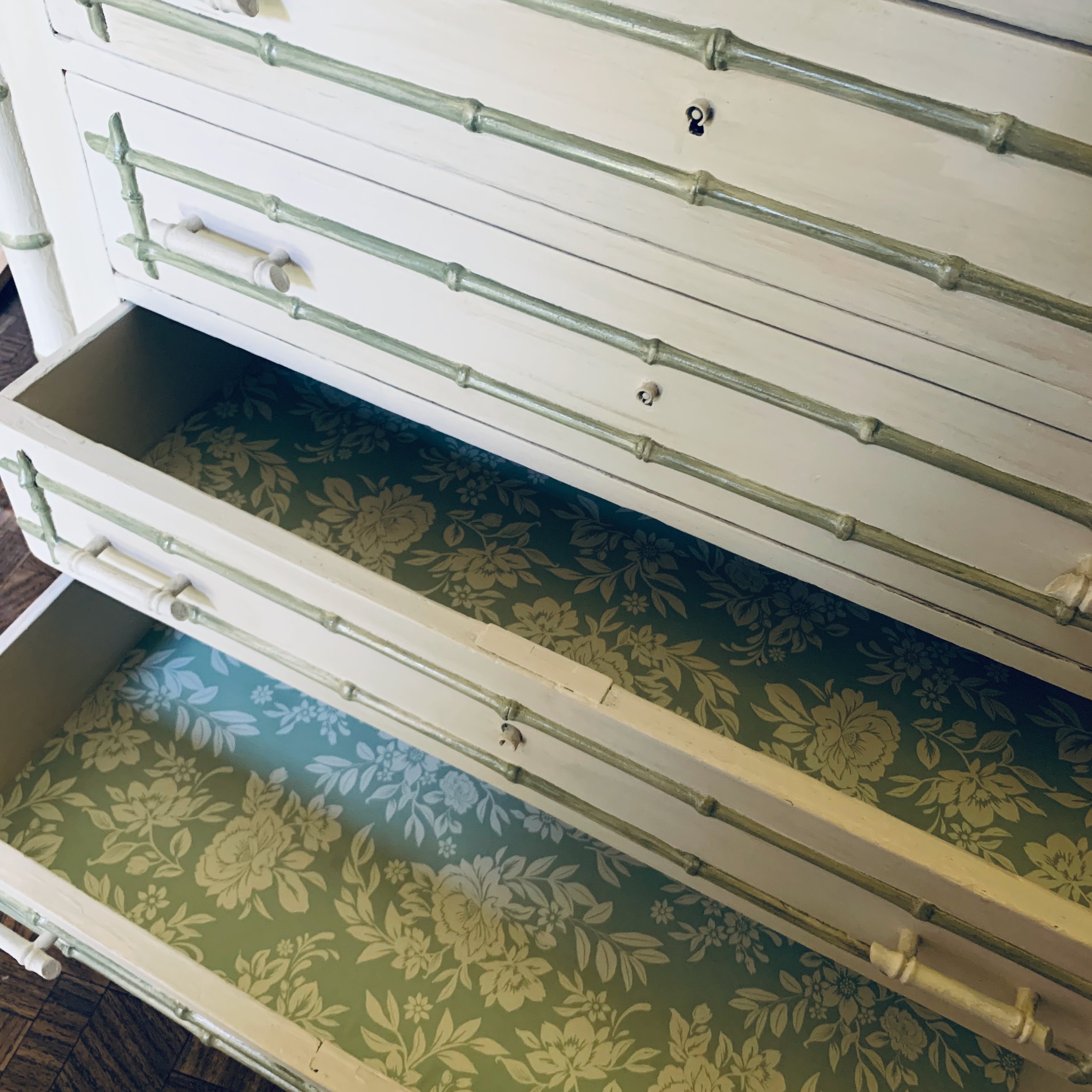 Small-Antique-French-Chest-of-Drawers-Bamboo-Mouldings (10)-detail