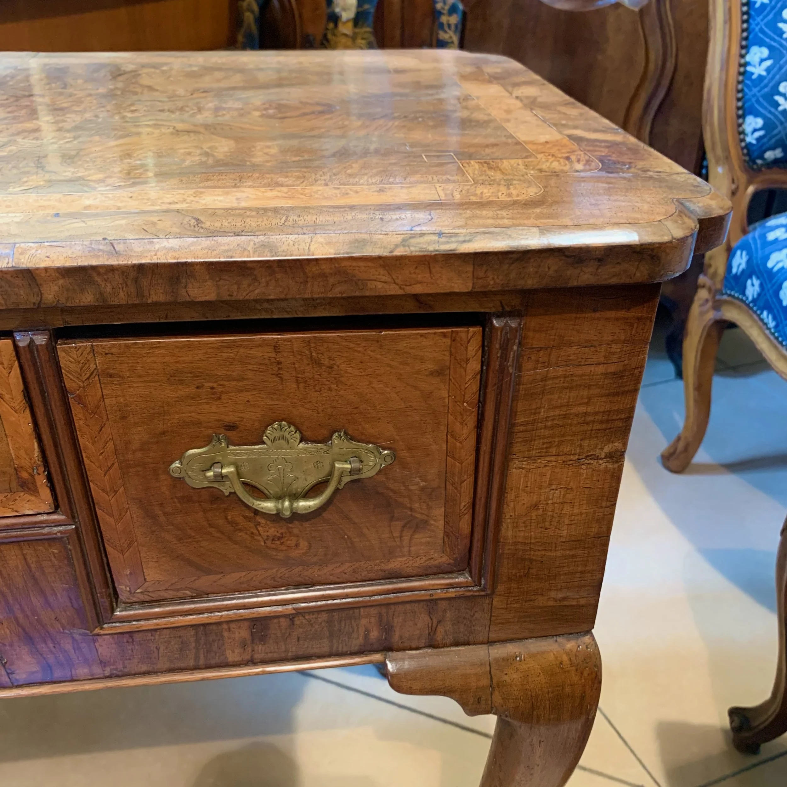 Queen-Anne-Period-burl-Walnut-Lowboy-table (8).jpeg