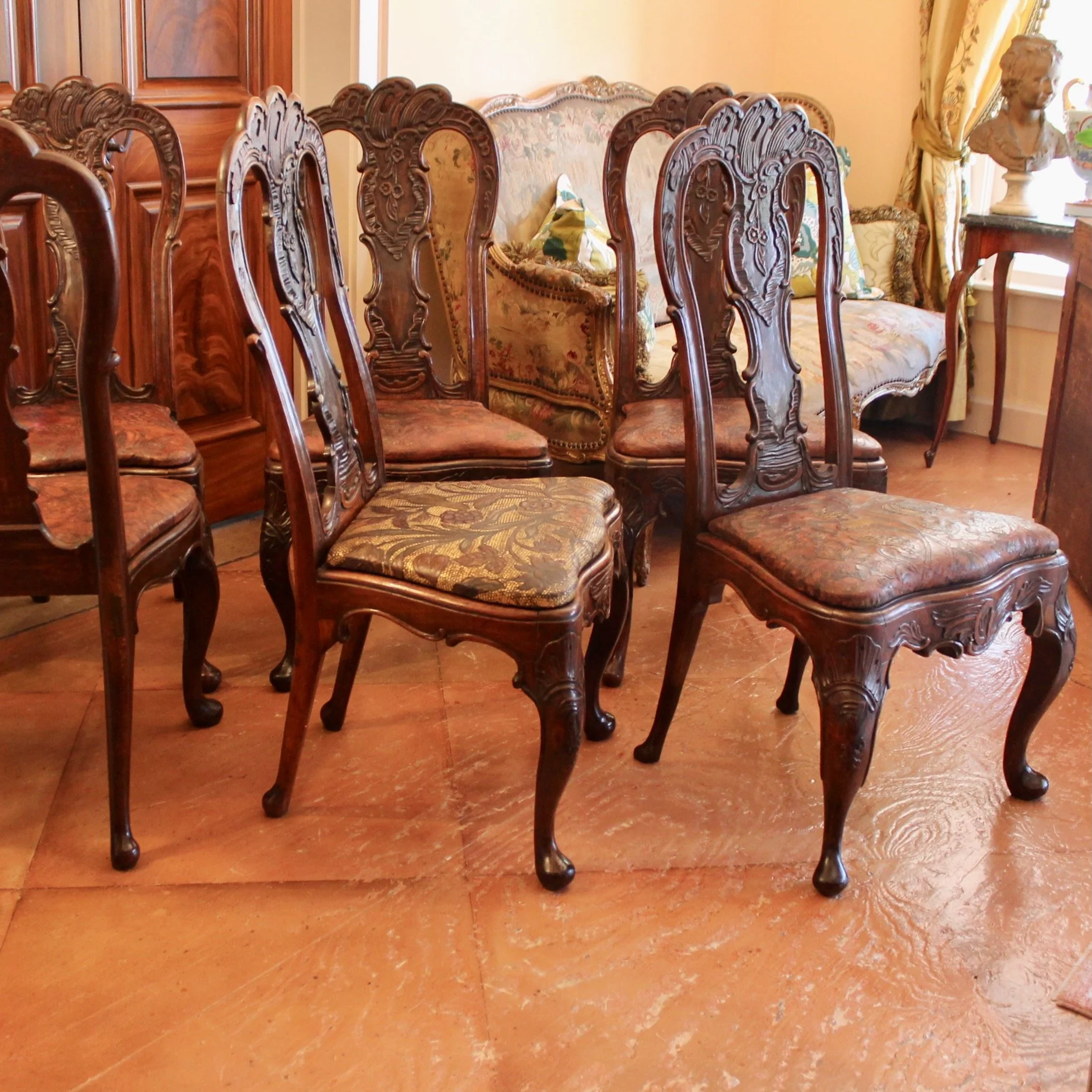 Set-of-Six-Portuguese-or-Spanish-Rococo-Dining-Chairs-18th-Century (7)