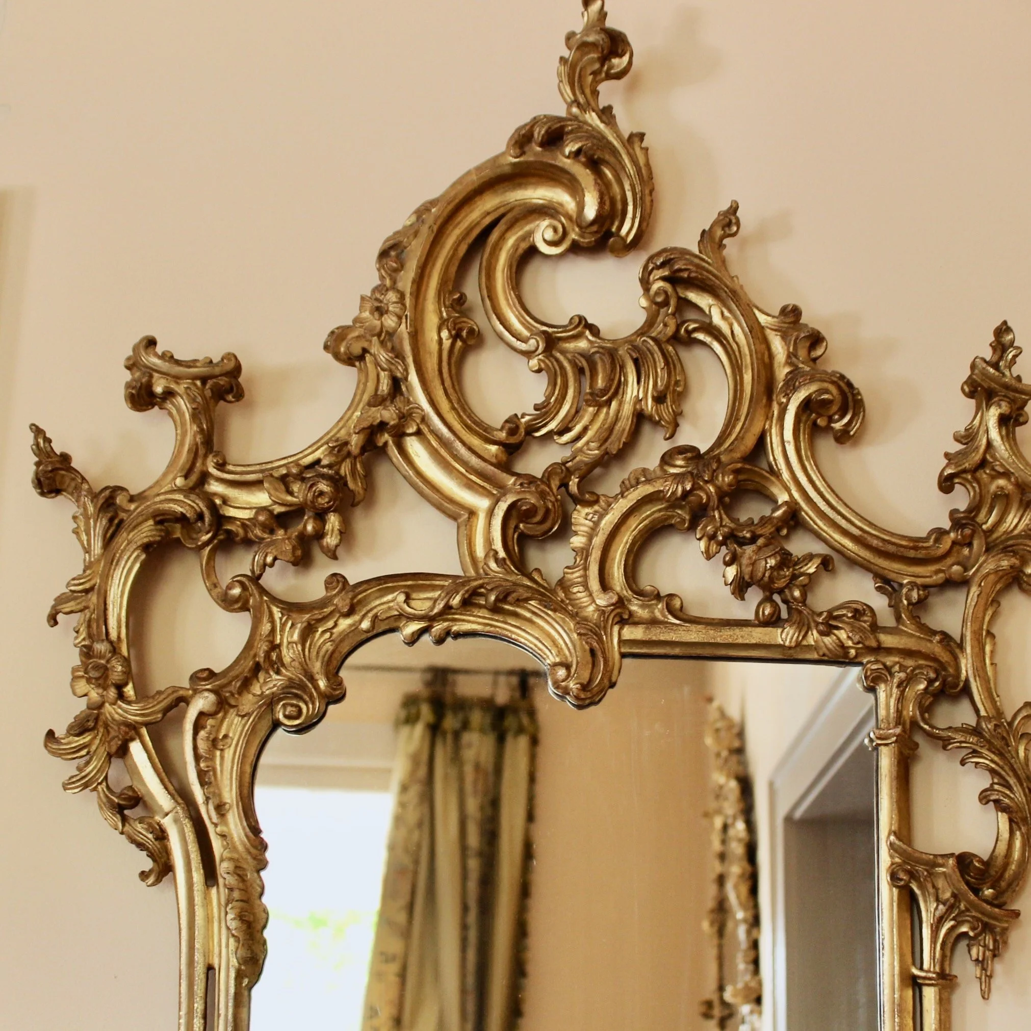 Italian-Carved-And-Gilded-Chippendale-Rococo-Style-Mirror (3)-top