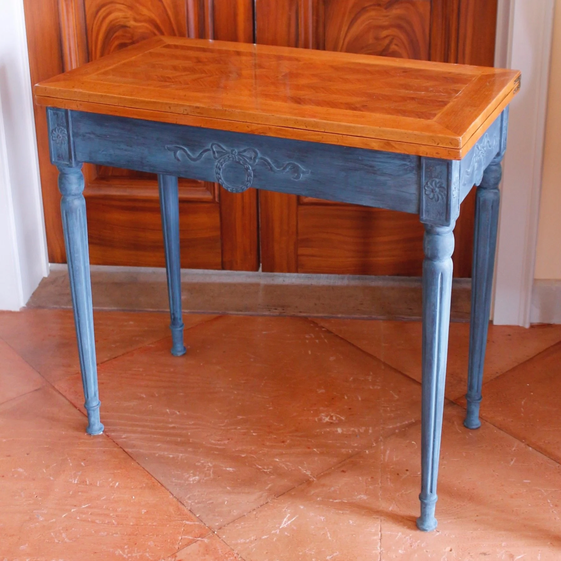 italian-mid-century-neoclassical-style-small-console-table-game-table-Card-table (1).jpeg