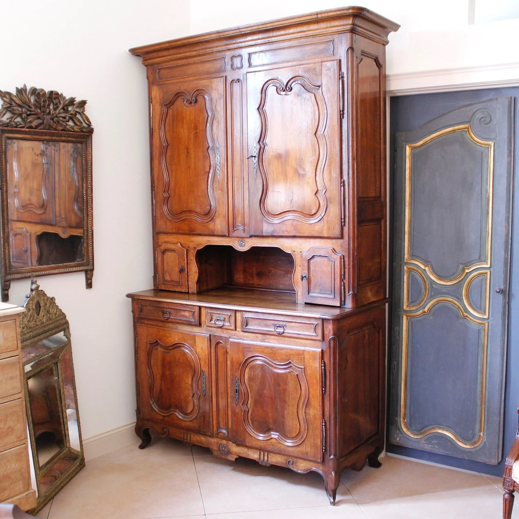French-Provincial-Walnut-Buffet-à Deux-Corps-Early-19th-Century (1)