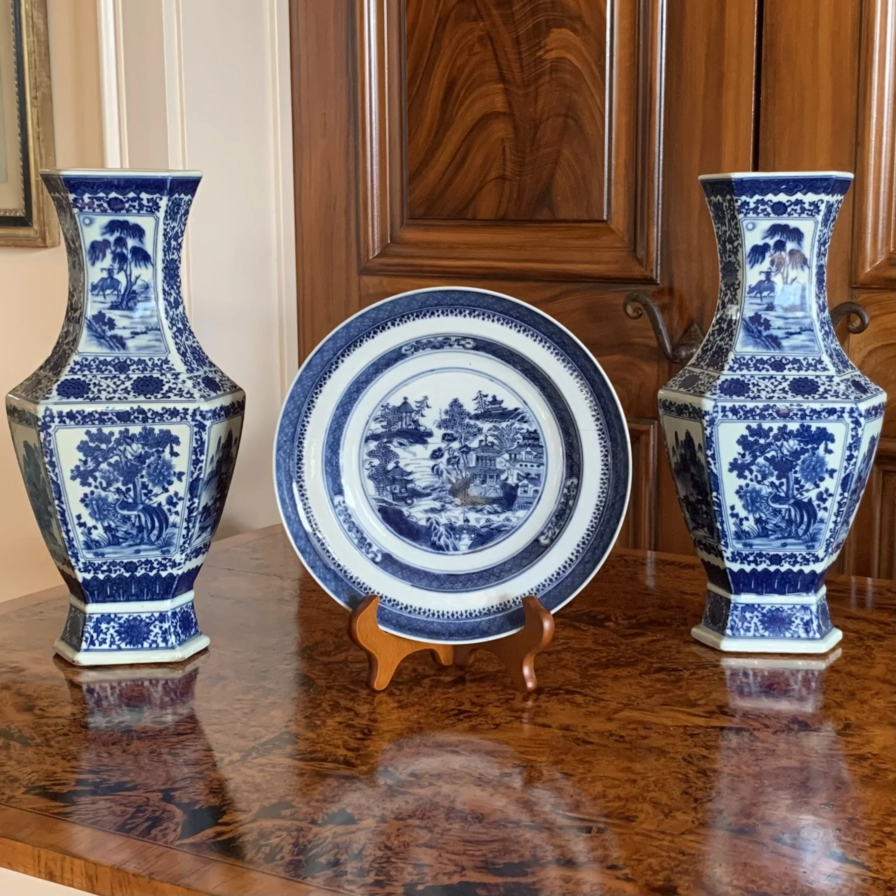 Chinese Antique Blue and White Export Porcelain Vases pair Nanking