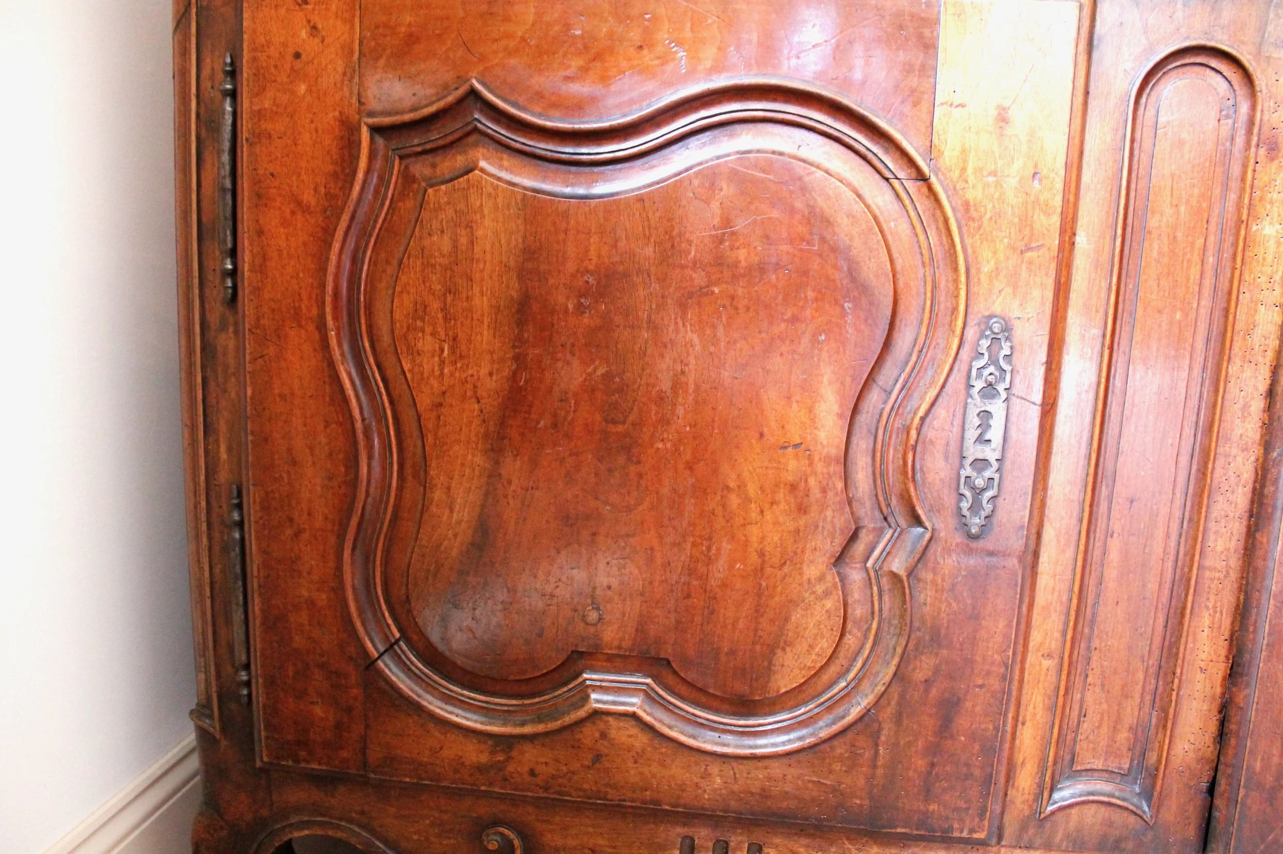 French-Provincial-Walnut-Buffet-à Deux-Corps-Early-19th-Century (10)-detail