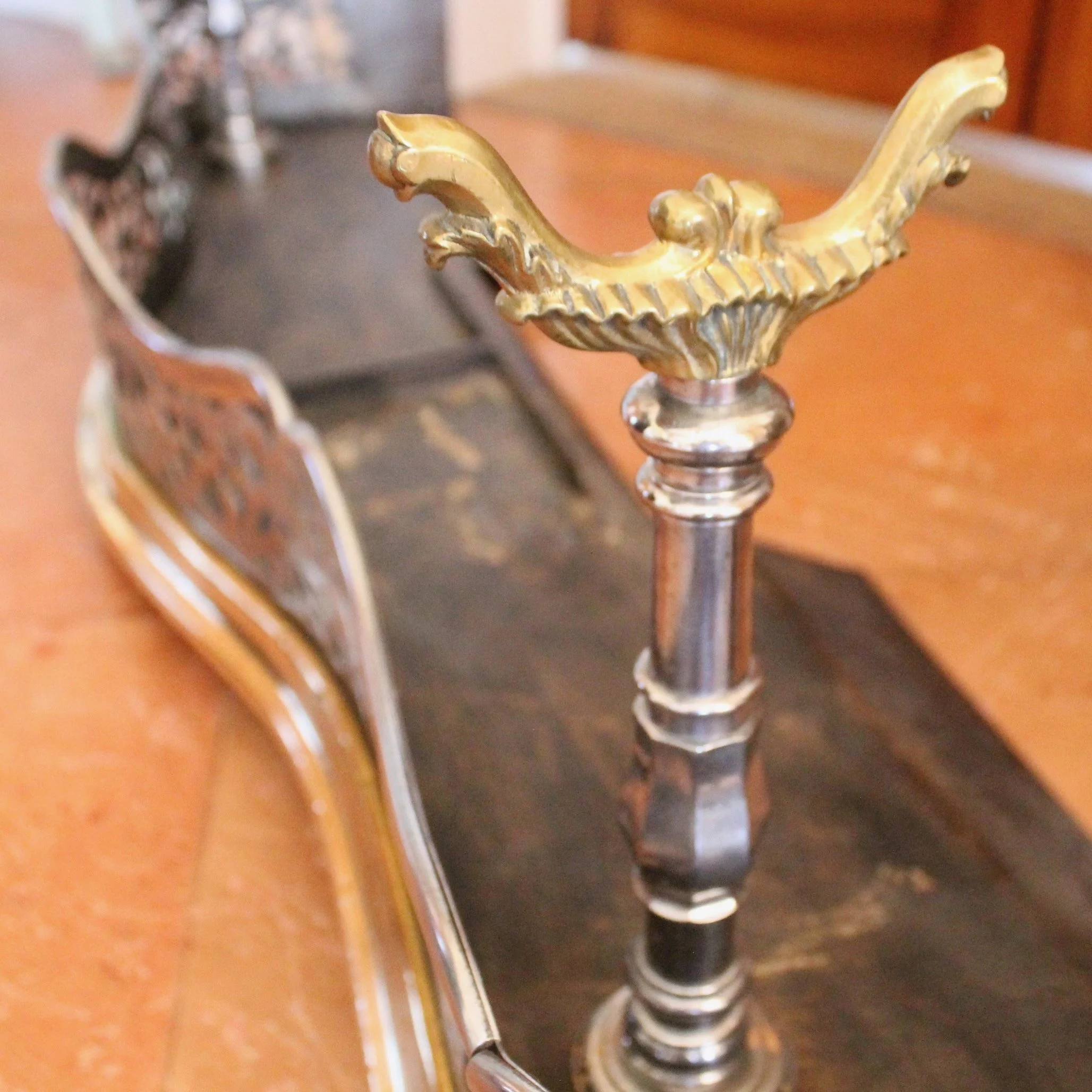 Antique-English-Polished-Steel-and-Brass-Open-Frieze-Fender (12)- detail