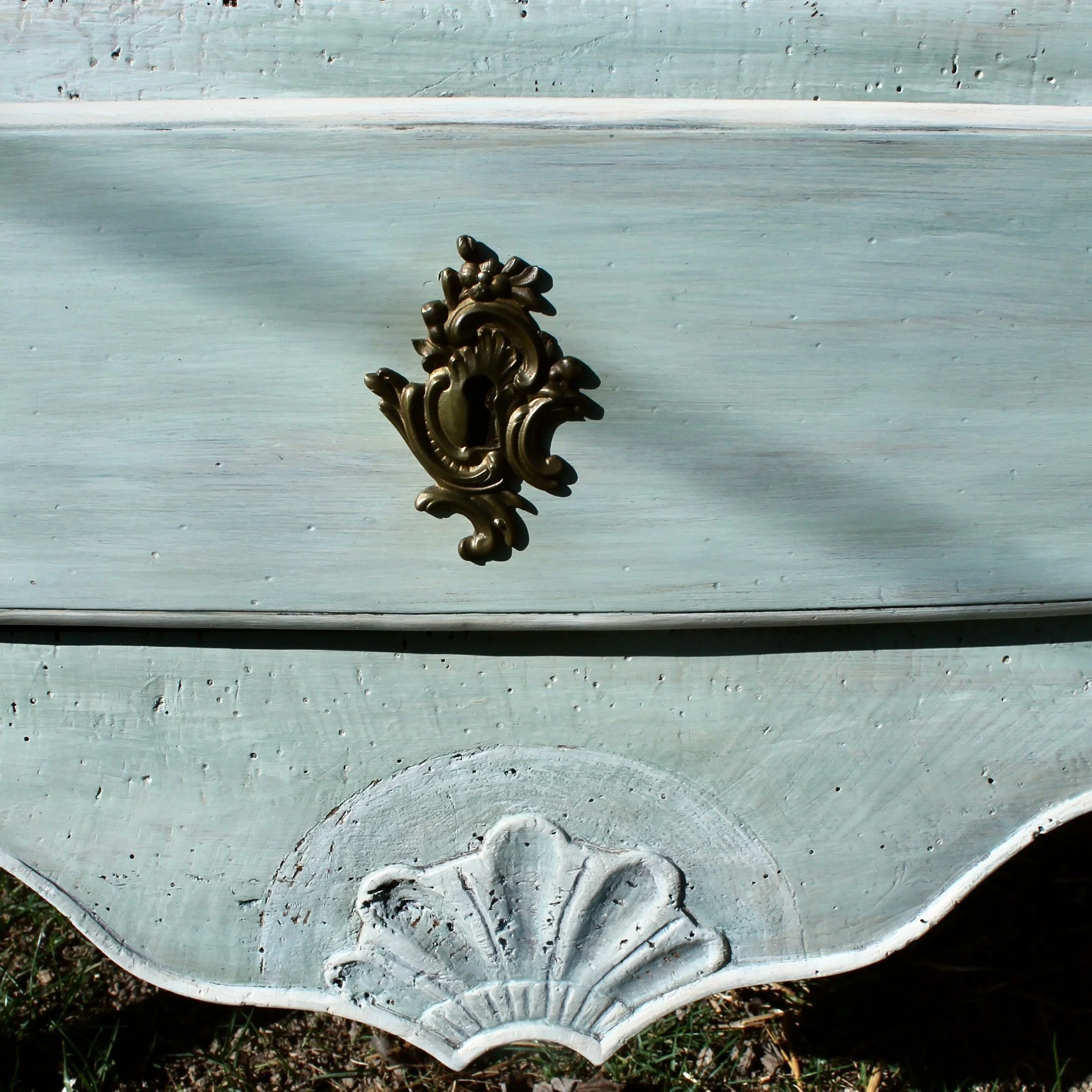 Louis-XV Period-Provincial-Commode-in-Celadon-Blue-Paint (5))-detail