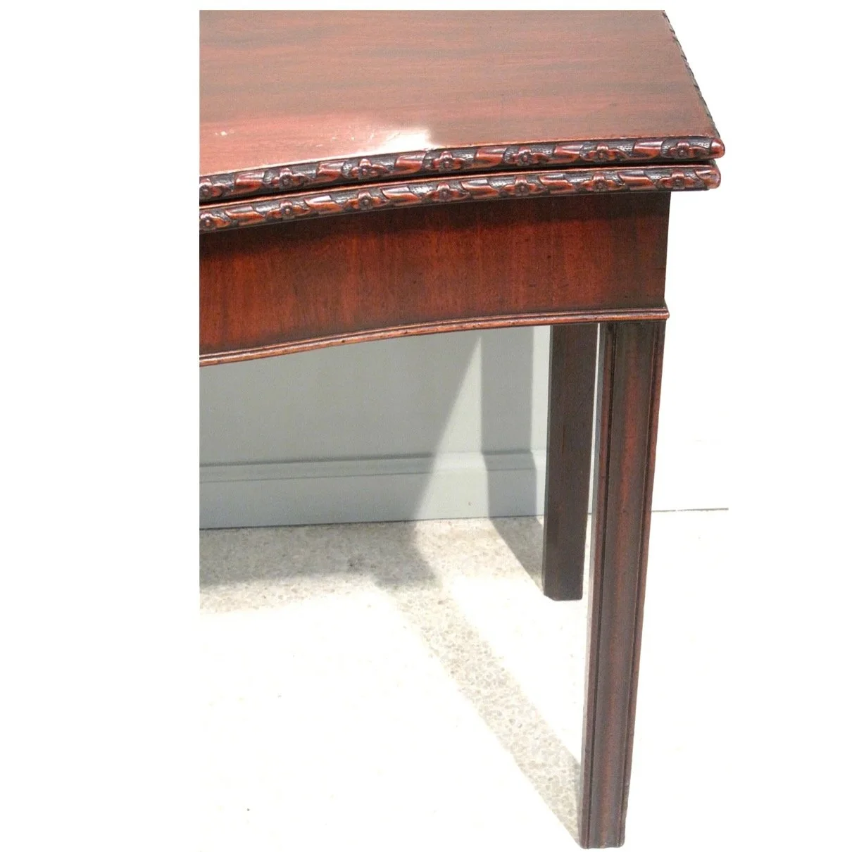 George-III-Mahogany-Serpentine-Front-Game-Table-18th-century (4)-detail
