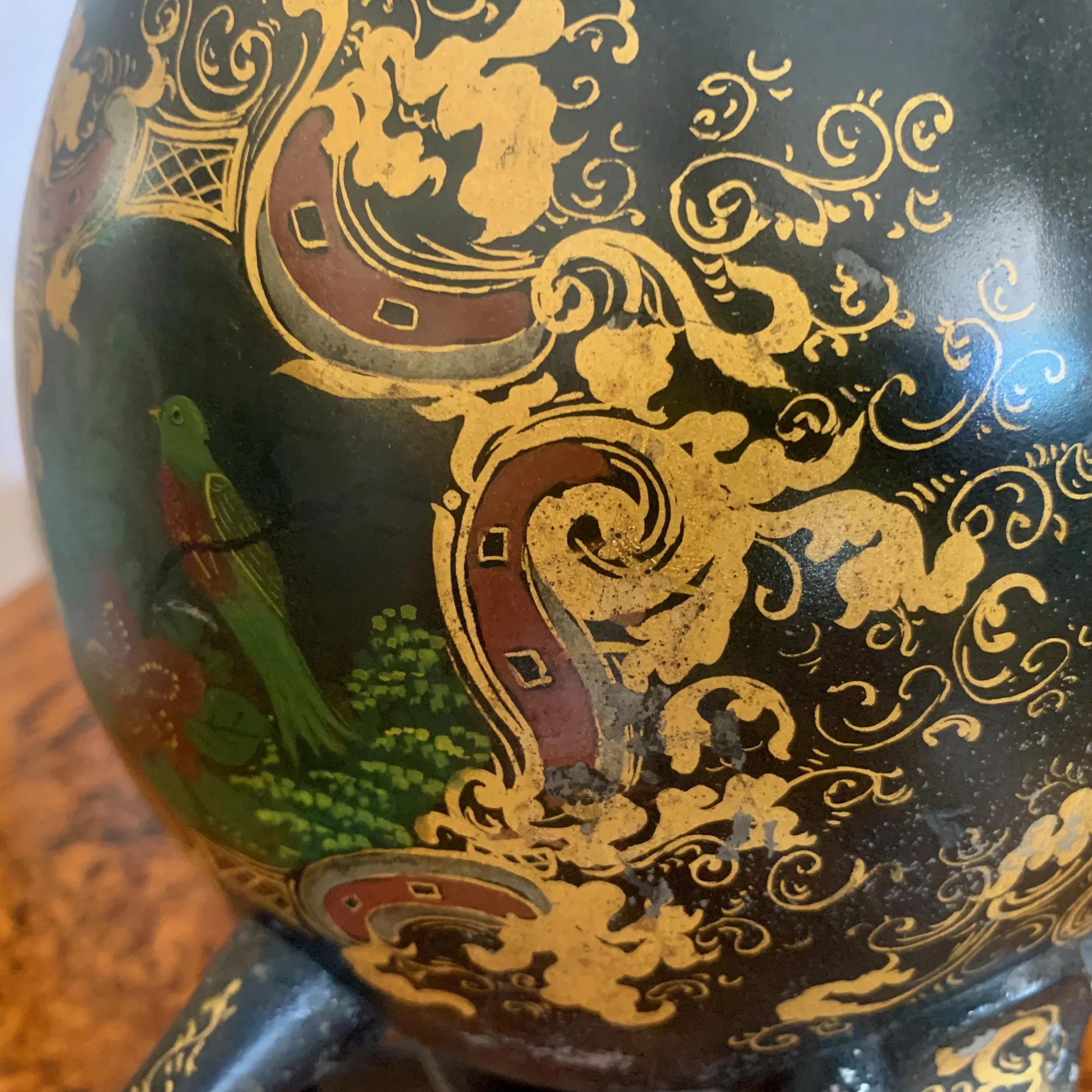 Painted-and-Gilded-Continental-Samovar-Adapted-into-a-Lamp (6)