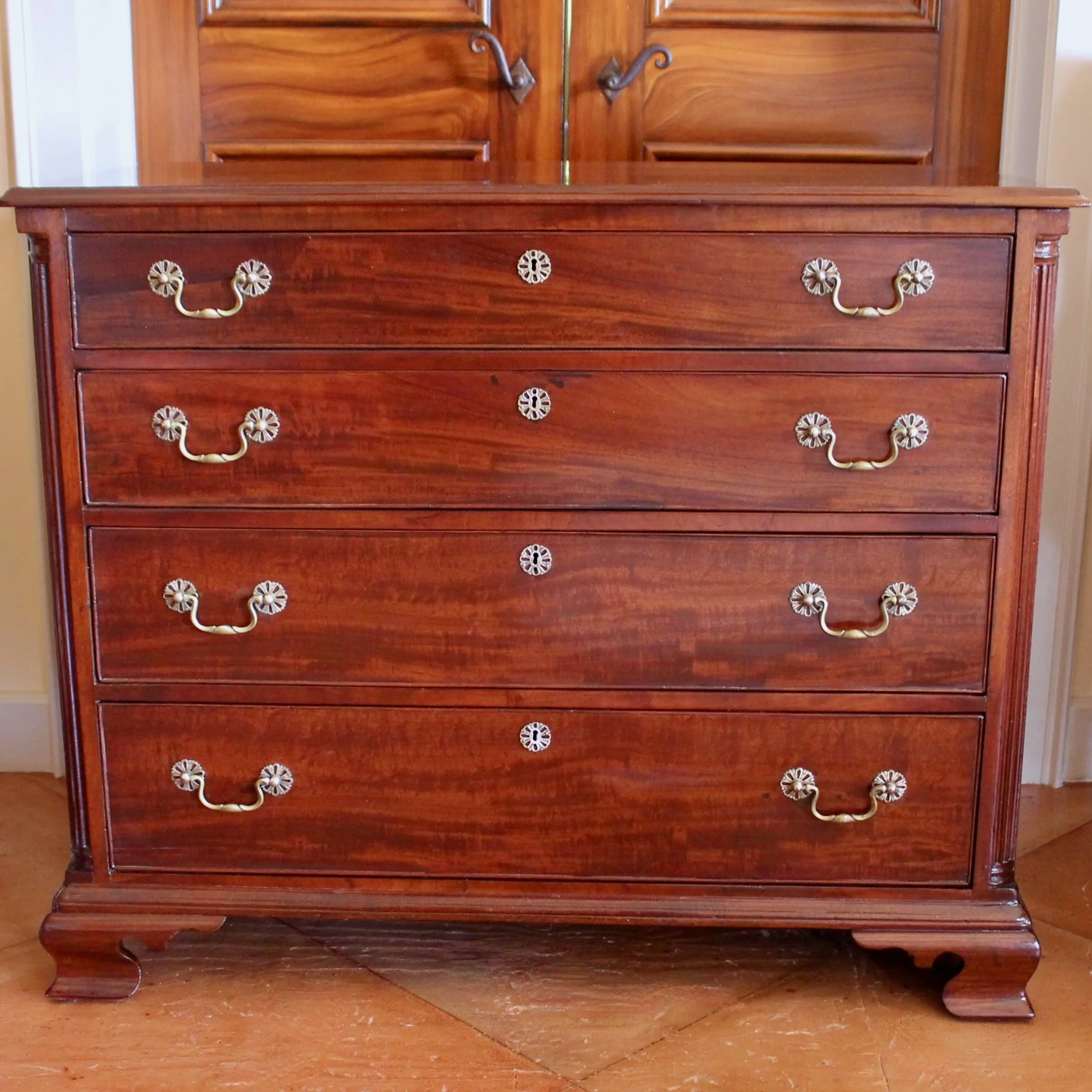 philadelphia-chippendale-figured-mahogany-chest-of-drawers (3)