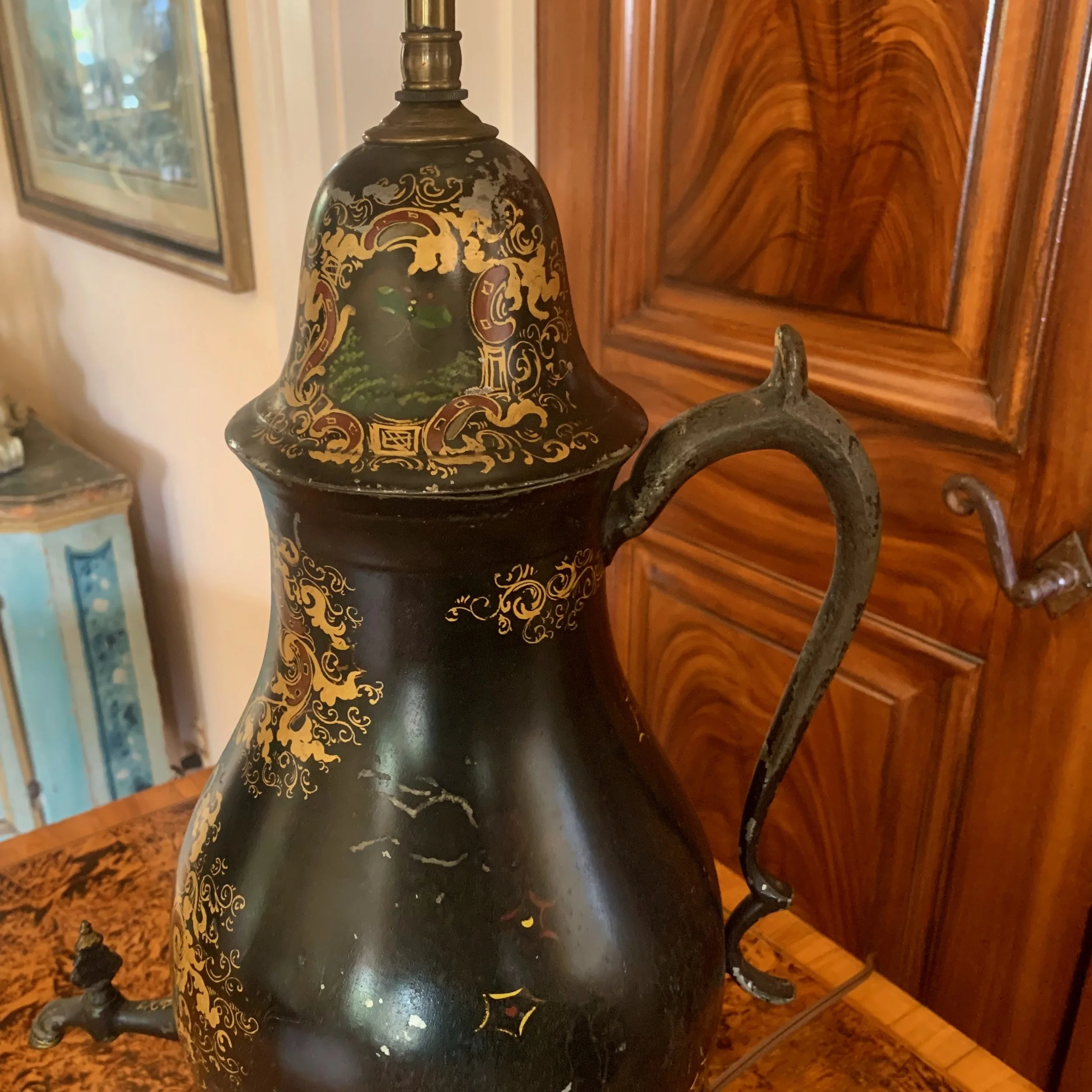 Painted-and-Gilded-Continental-Samovar-Adapted-into-a-Lamp (4)
