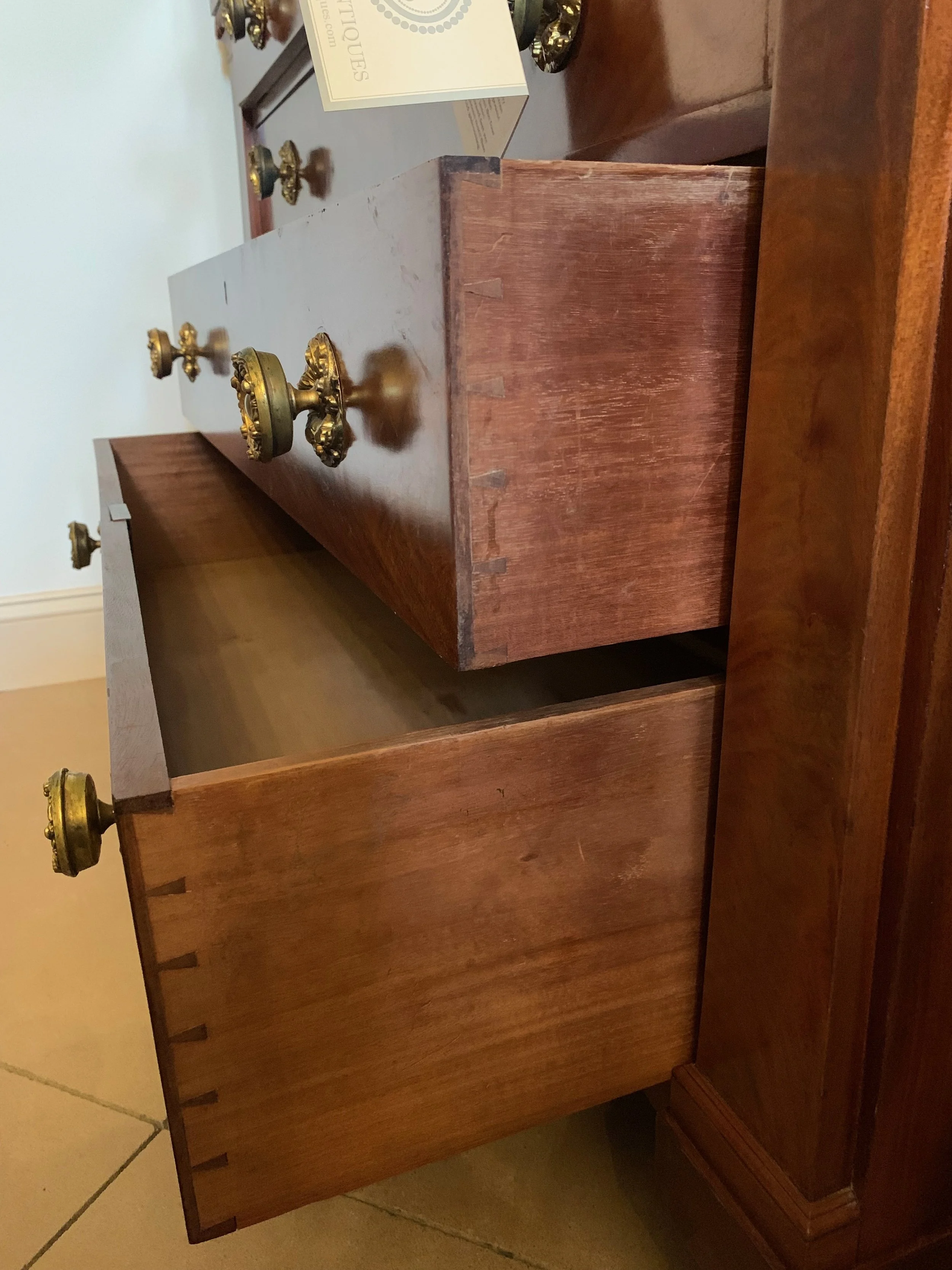 American-Classical-Large-Chest-of-Drawers-19th-century (11)