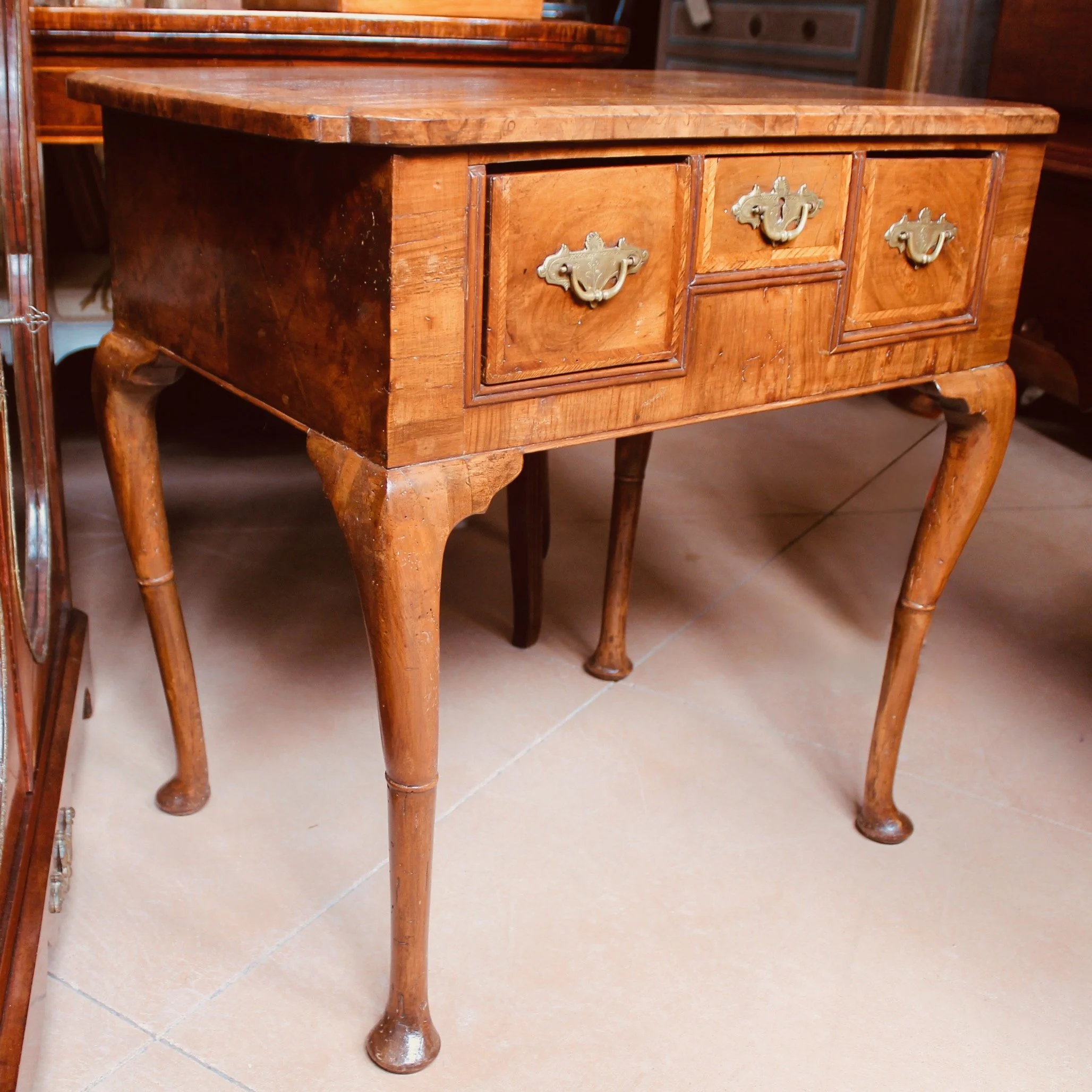 Queen-Anne-Period-burl-Walnut-Lowboy-table