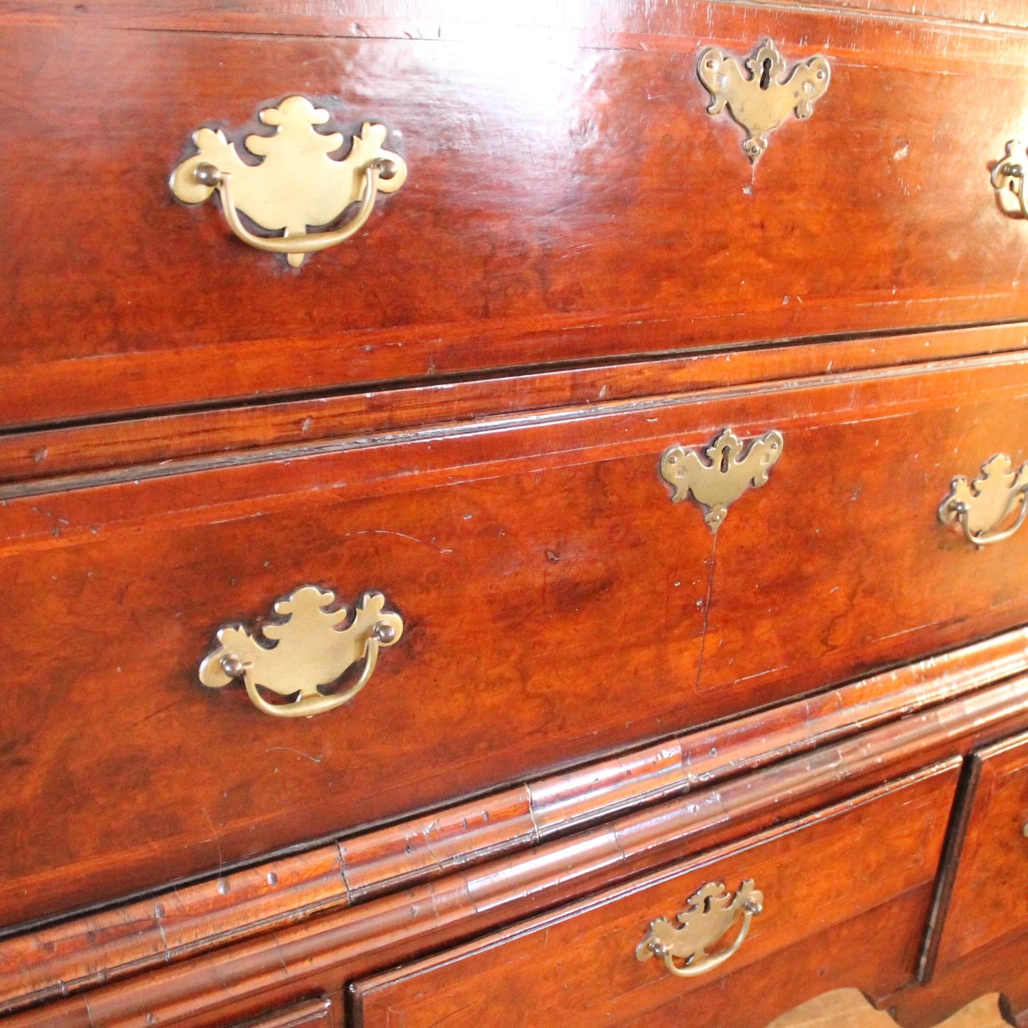 early-georgian-antique-english-burl-walnut-highboy-chest-on-stand (11)-detail